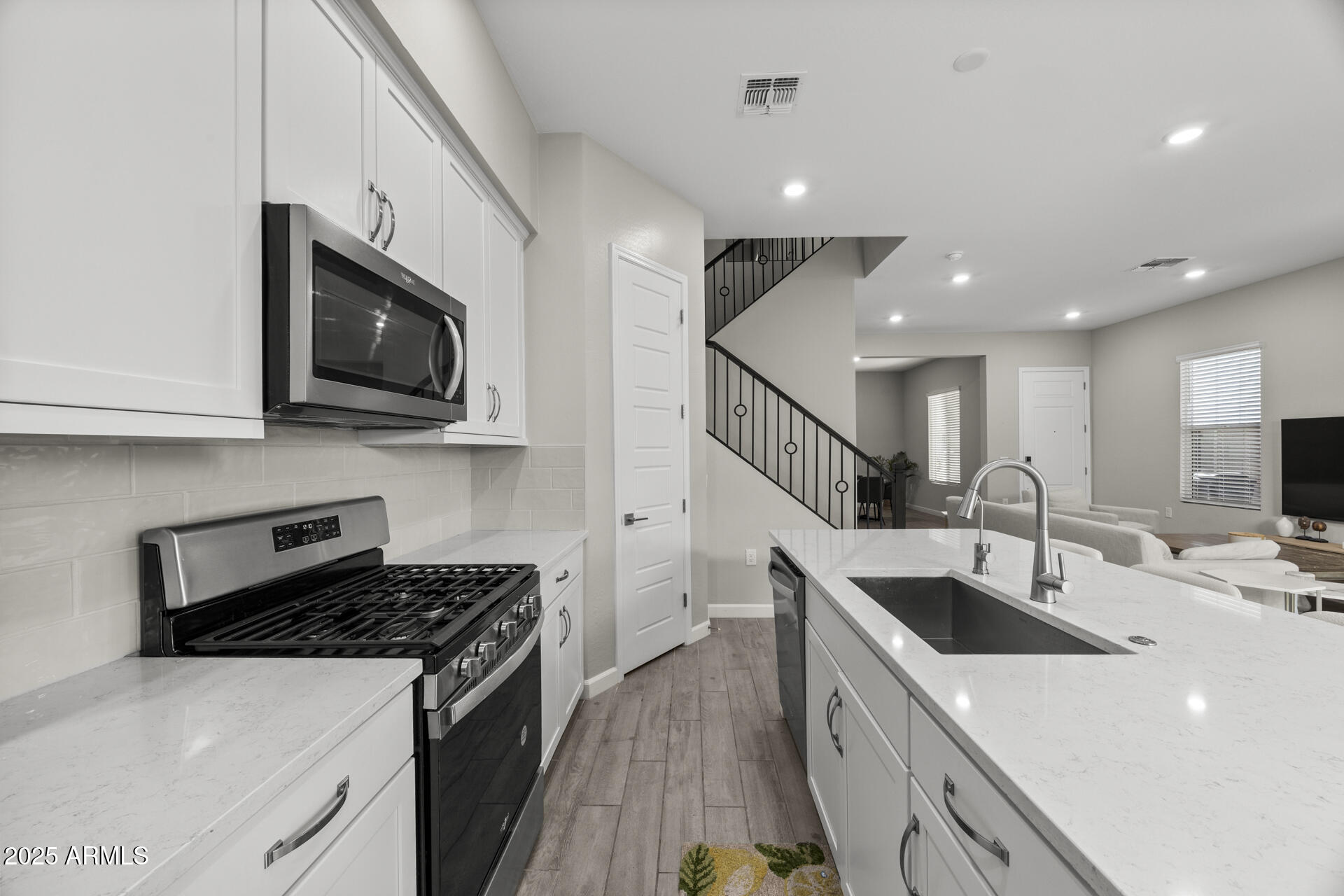 5018 E Hartford Avenue