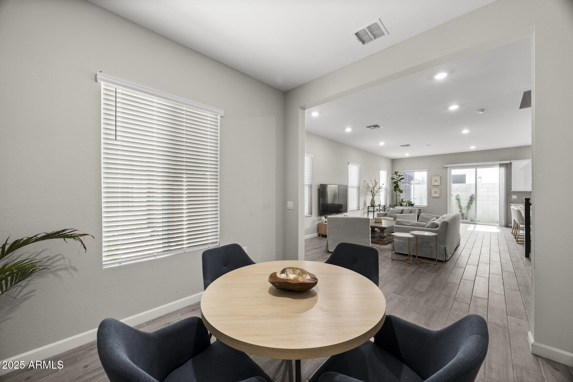 5018 E Hartford Avenue