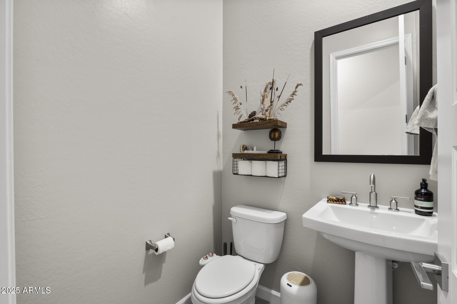 5018 E Hartford Avenue