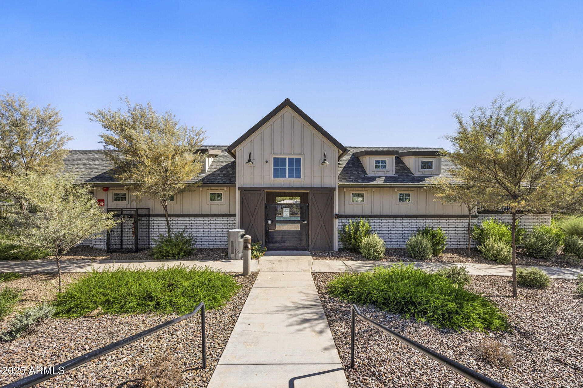 5018 E Hartford Avenue