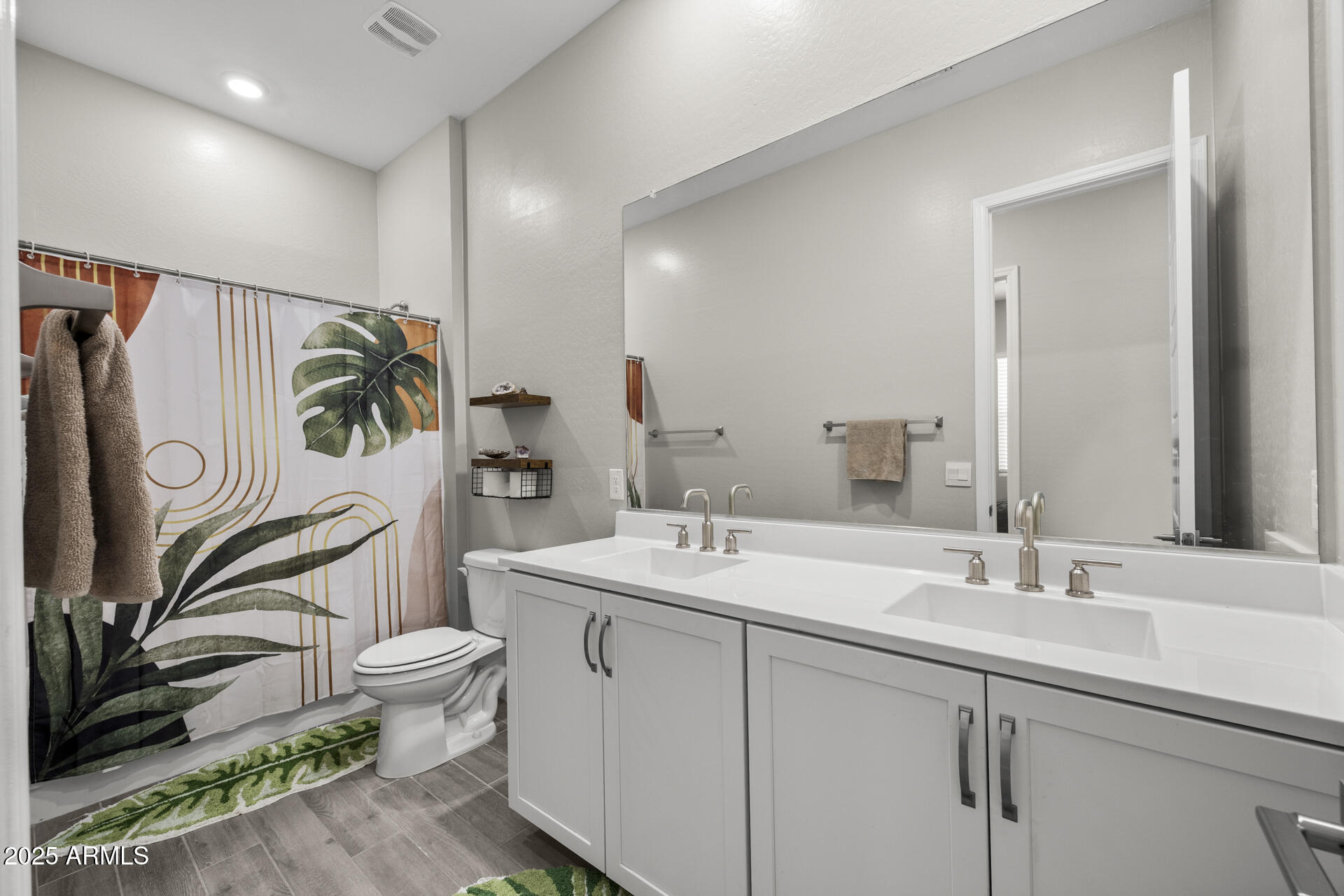 5018 E Hartford Avenue