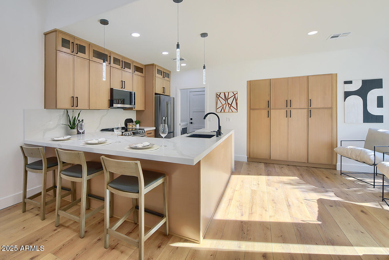 8858 E Meadow Hill Drive