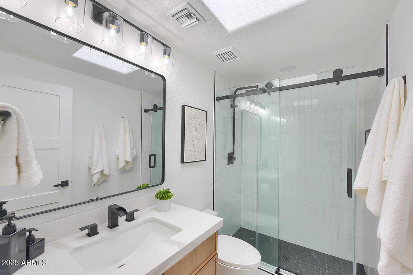 8858 E Meadow Hill Drive