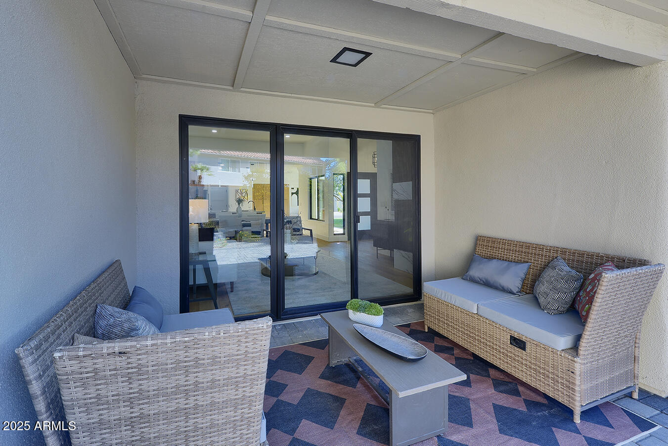 8858 E Meadow Hill Drive