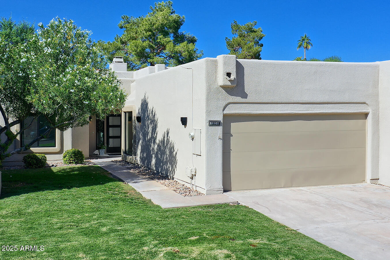 8858 E Meadow Hill Drive