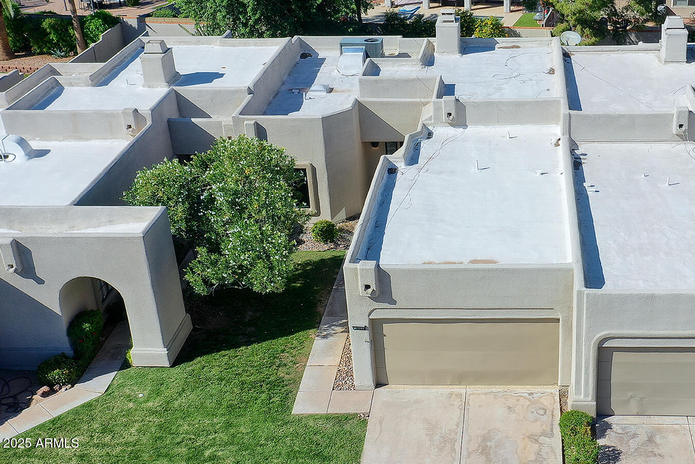 8858 E Meadow Hill Drive