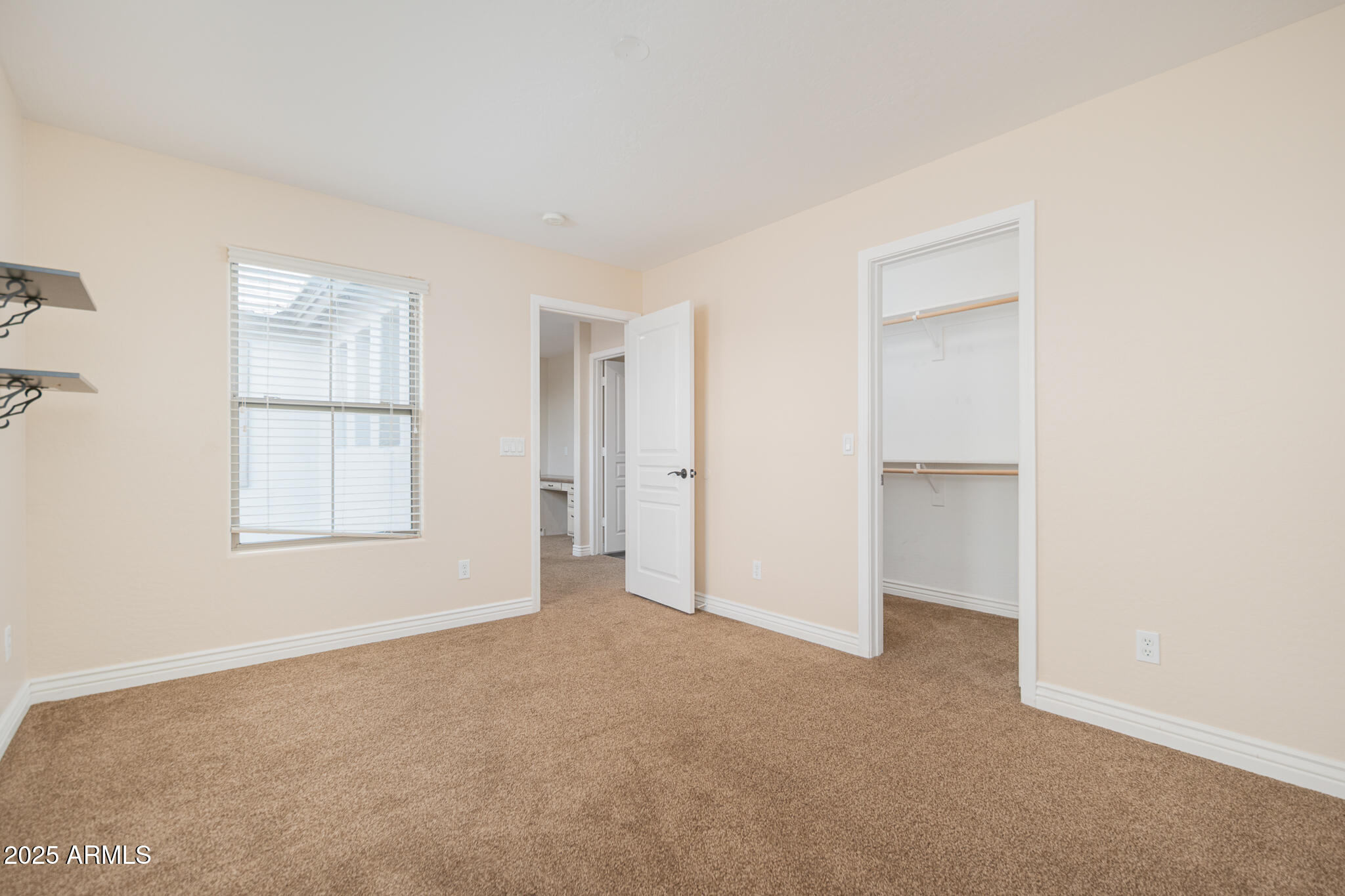 4031 E DESERT FOREST Trail