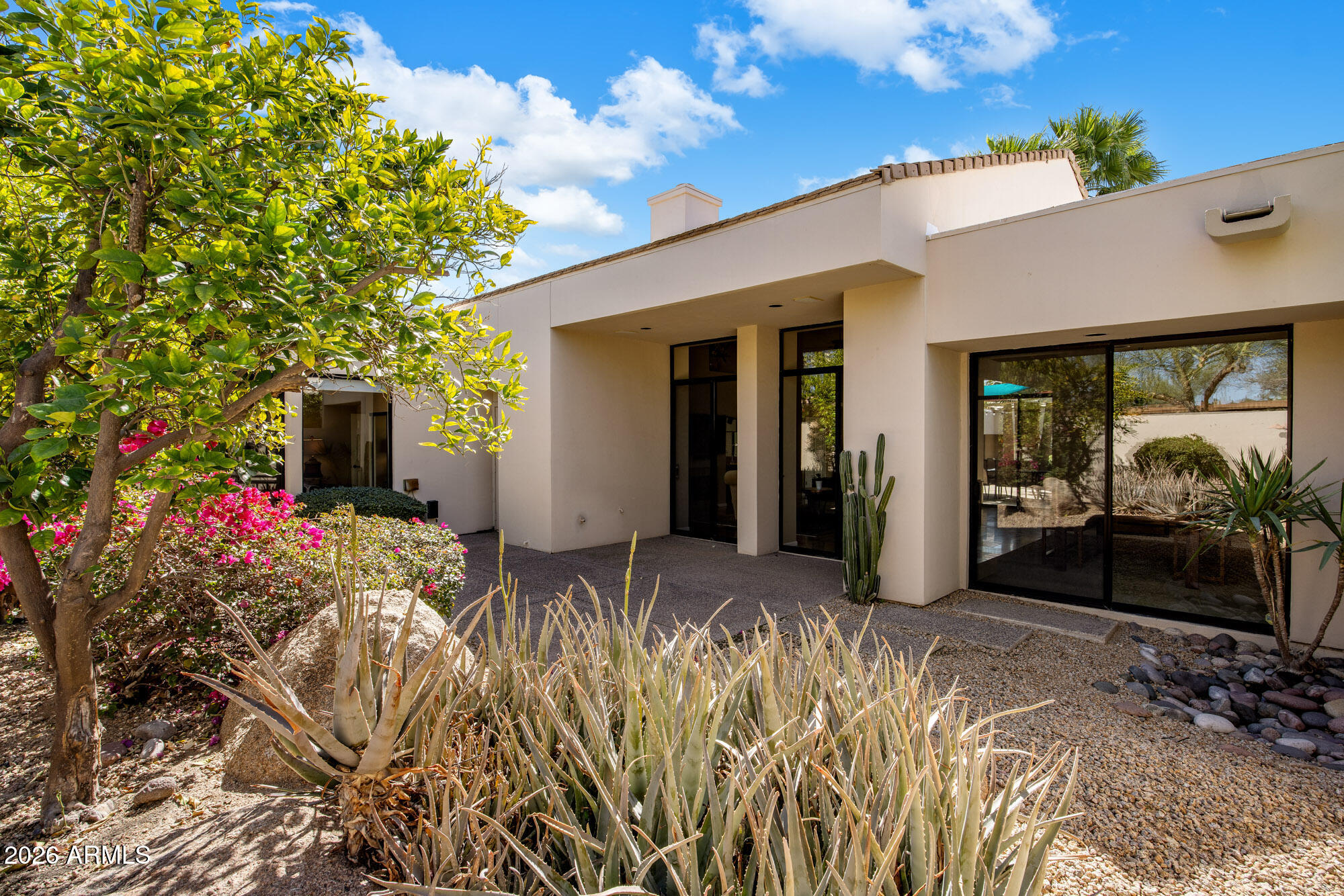 8550 E VISTA BONITA Drive