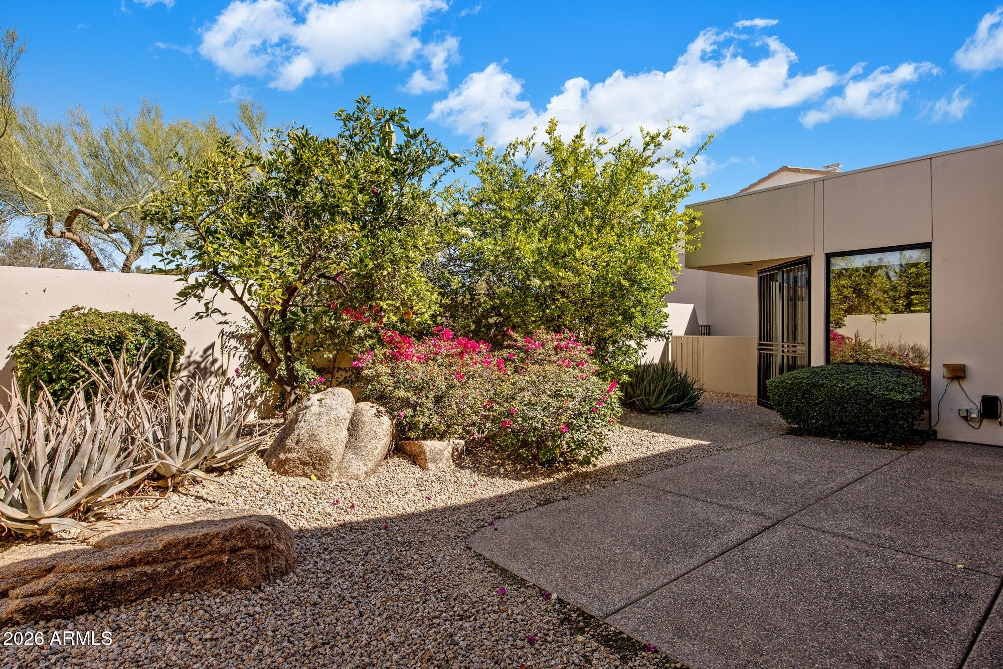 8550 E VISTA BONITA Drive