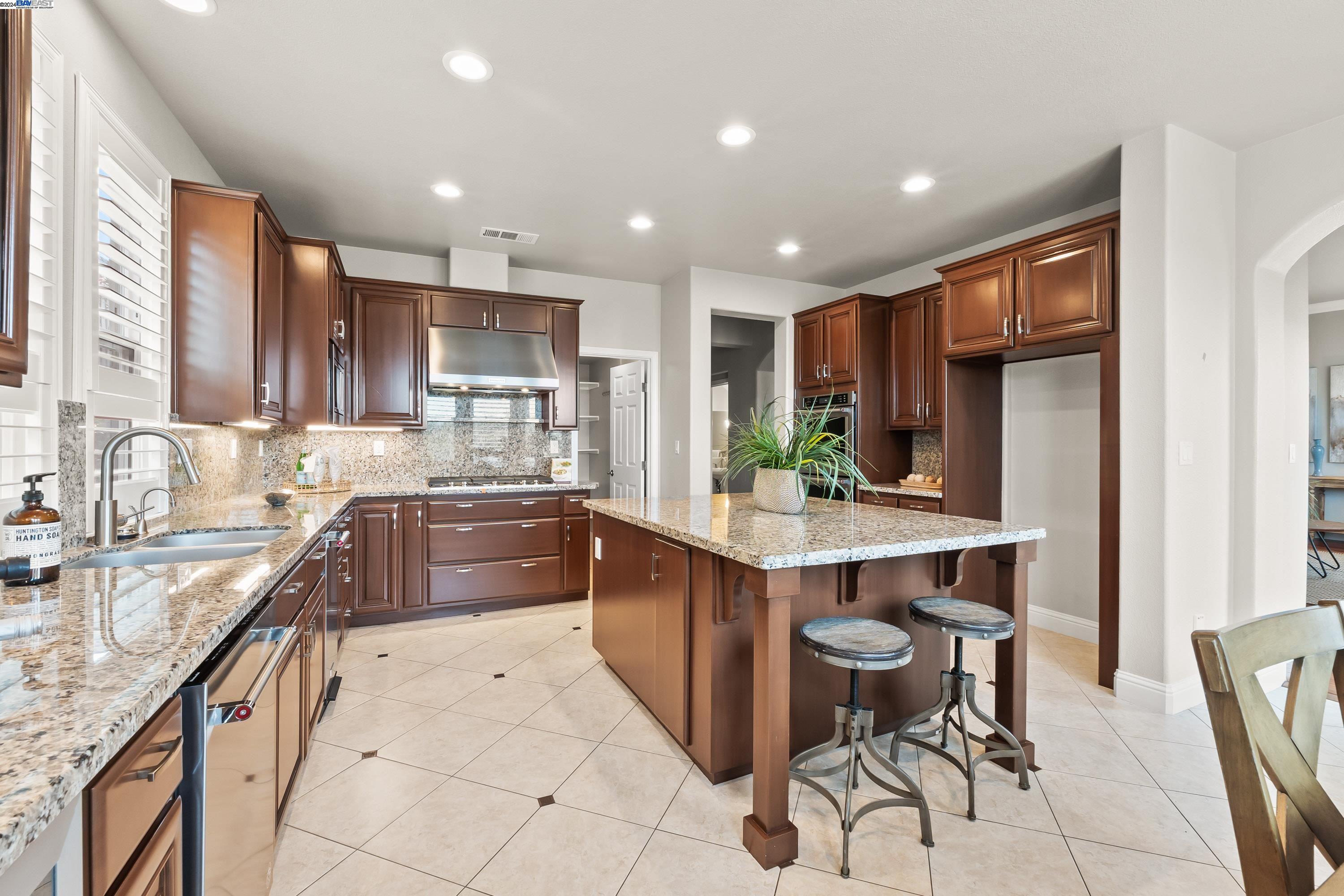 7771 Bloomfield Ter