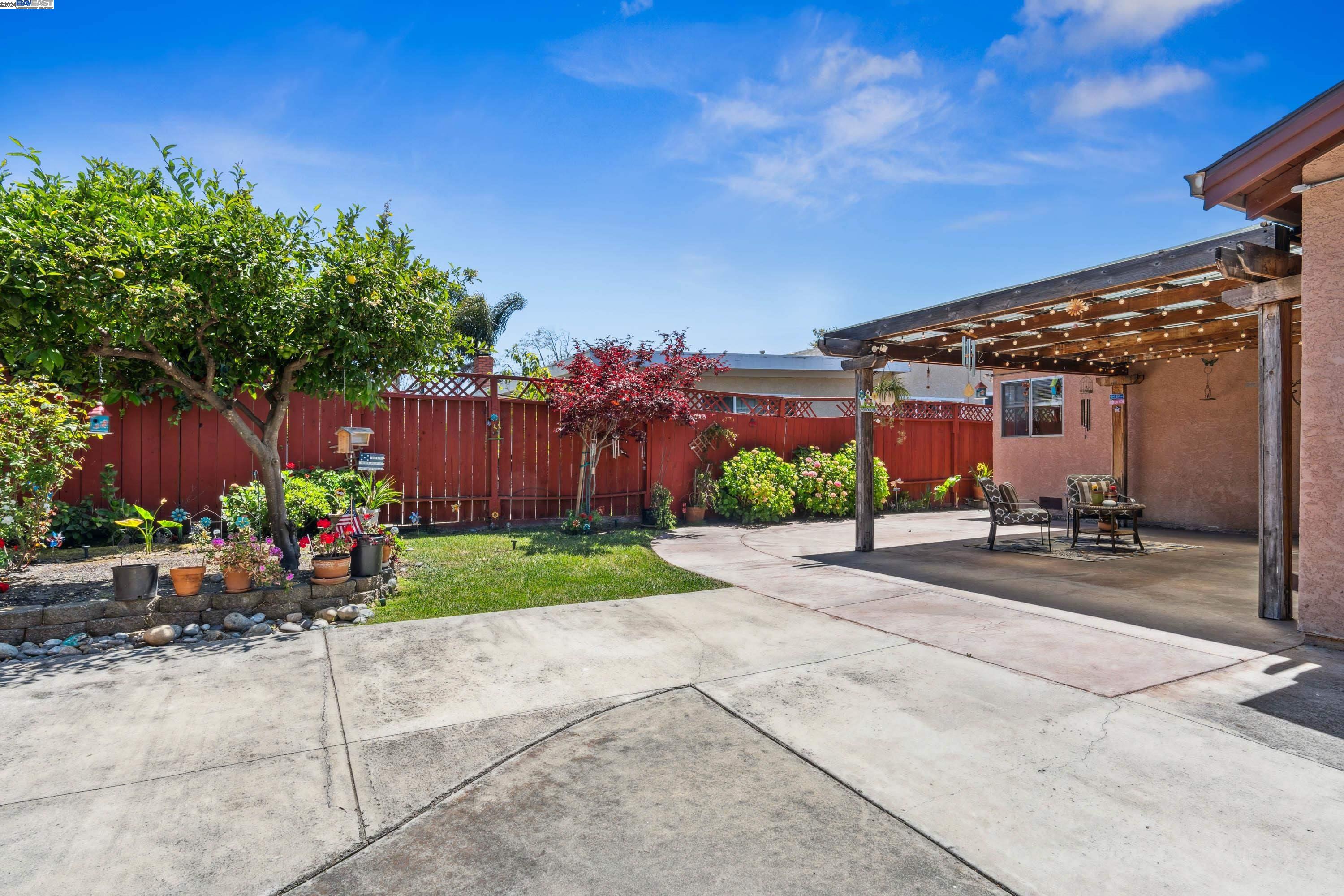 17354 Via El Cerrito