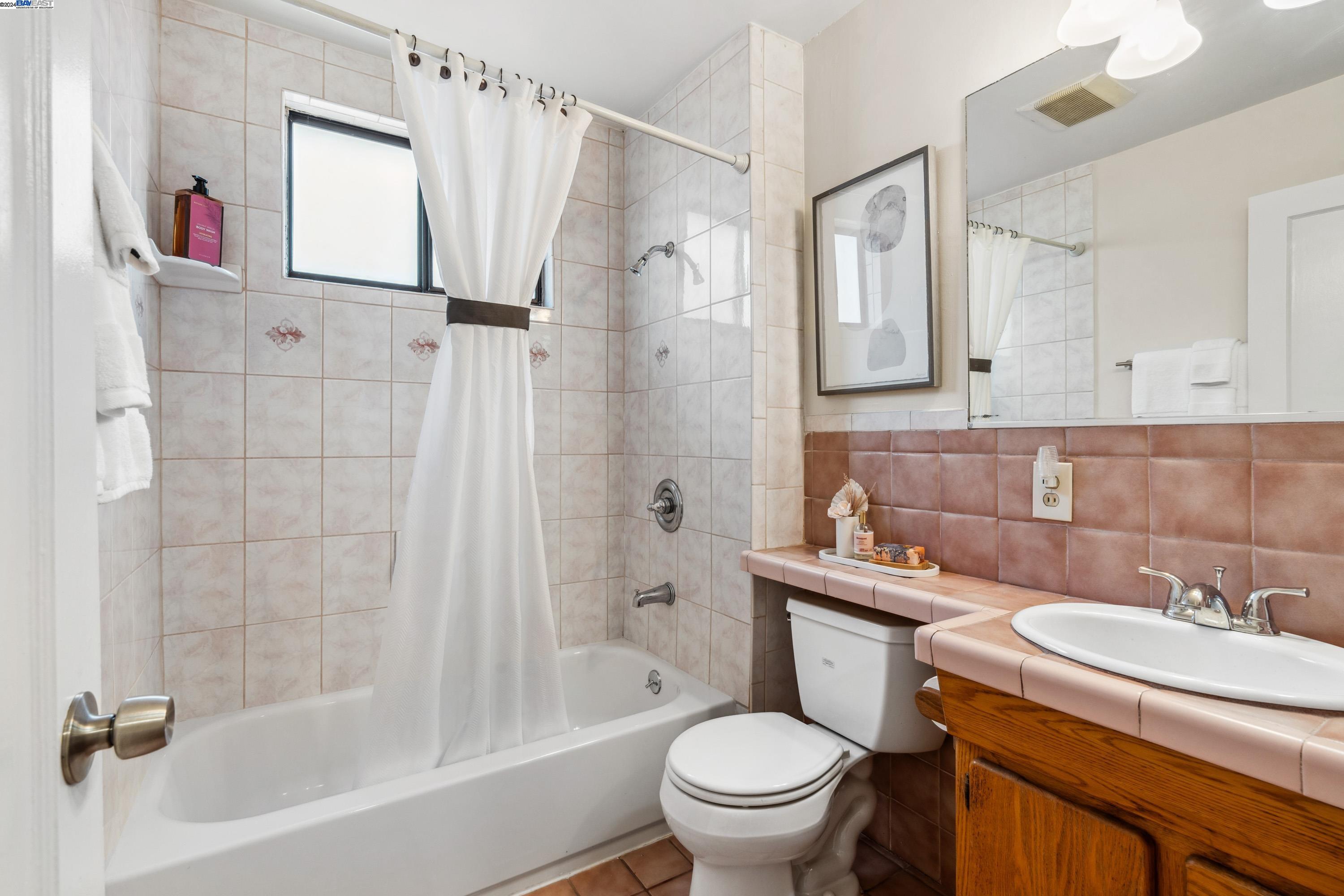 17354 Via El Cerrito