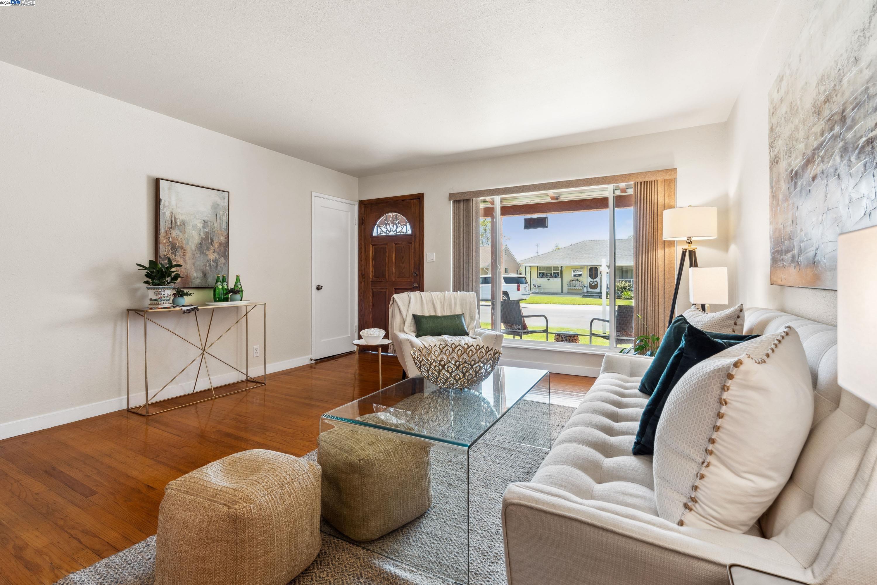 17354 Via El Cerrito