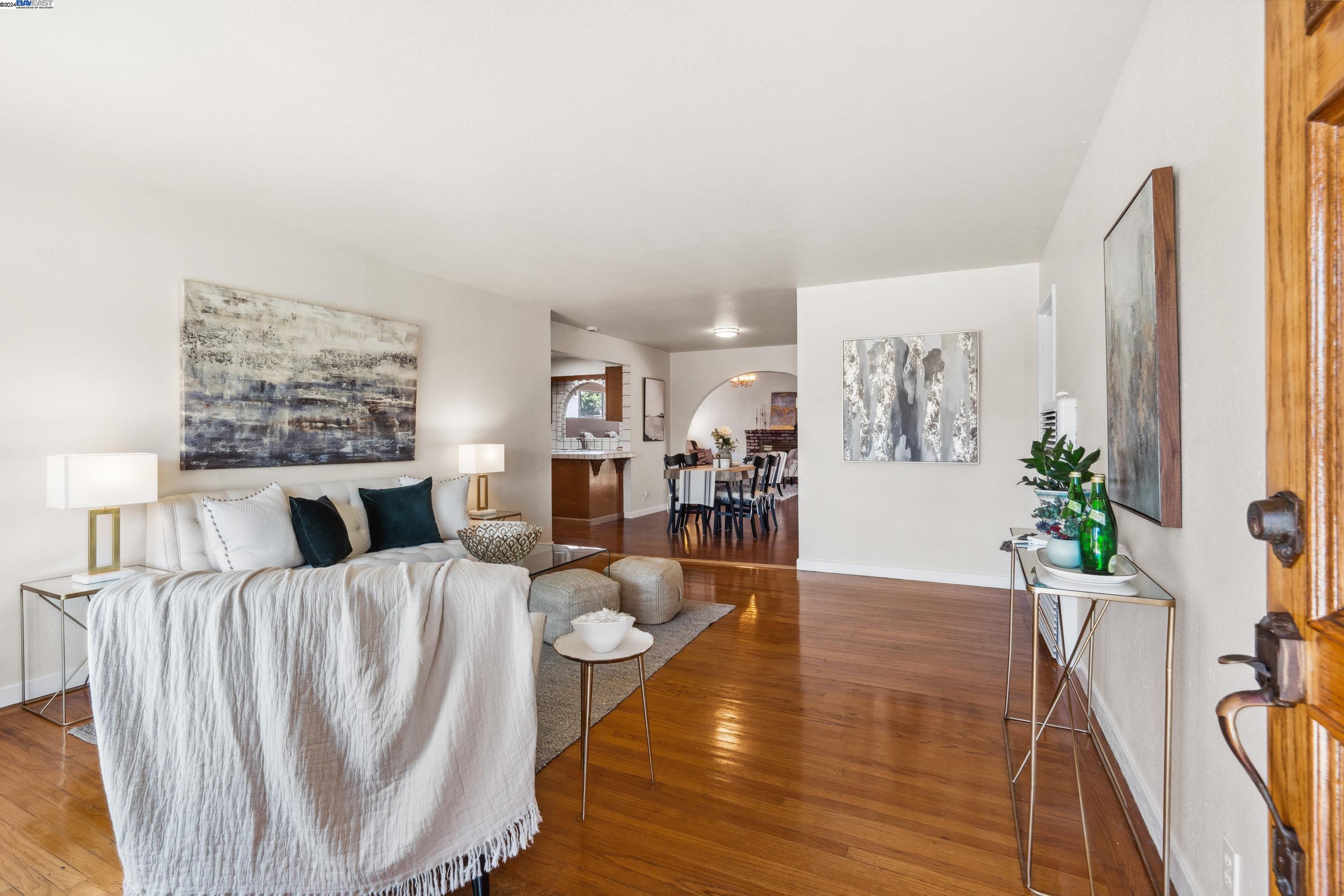 17354 Via El Cerrito