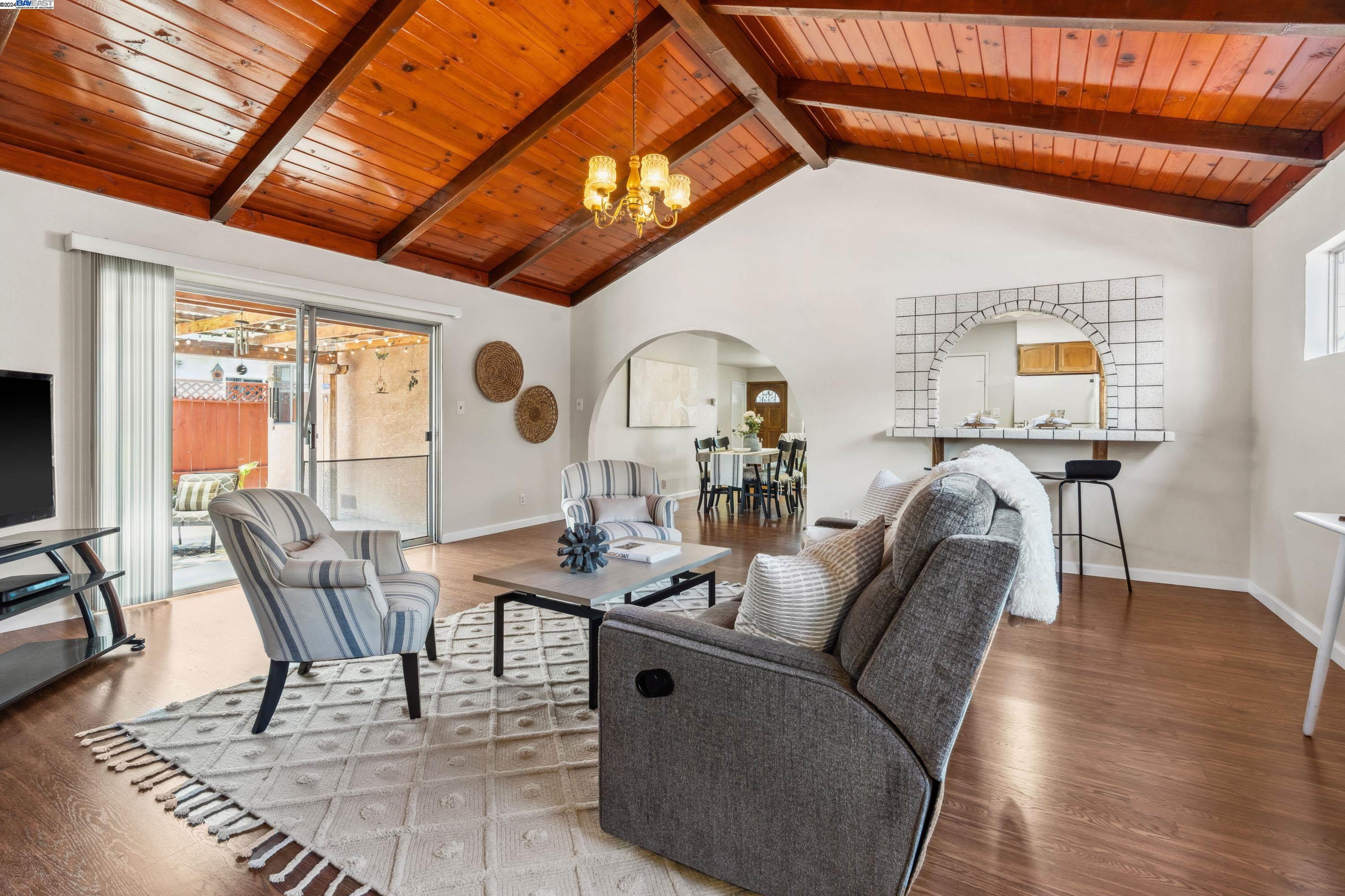 17354 Via El Cerrito