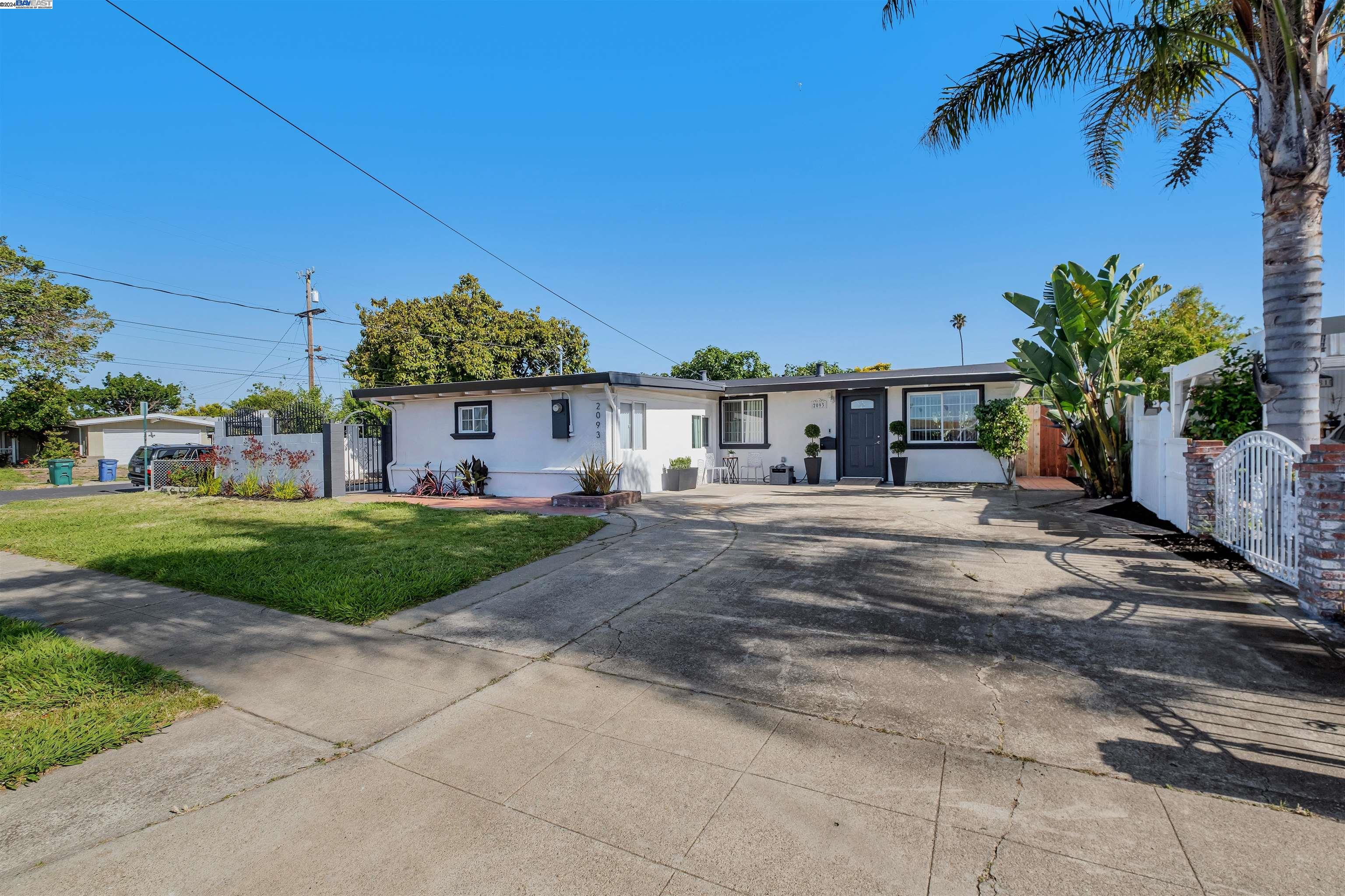 2093 Bolero Ave