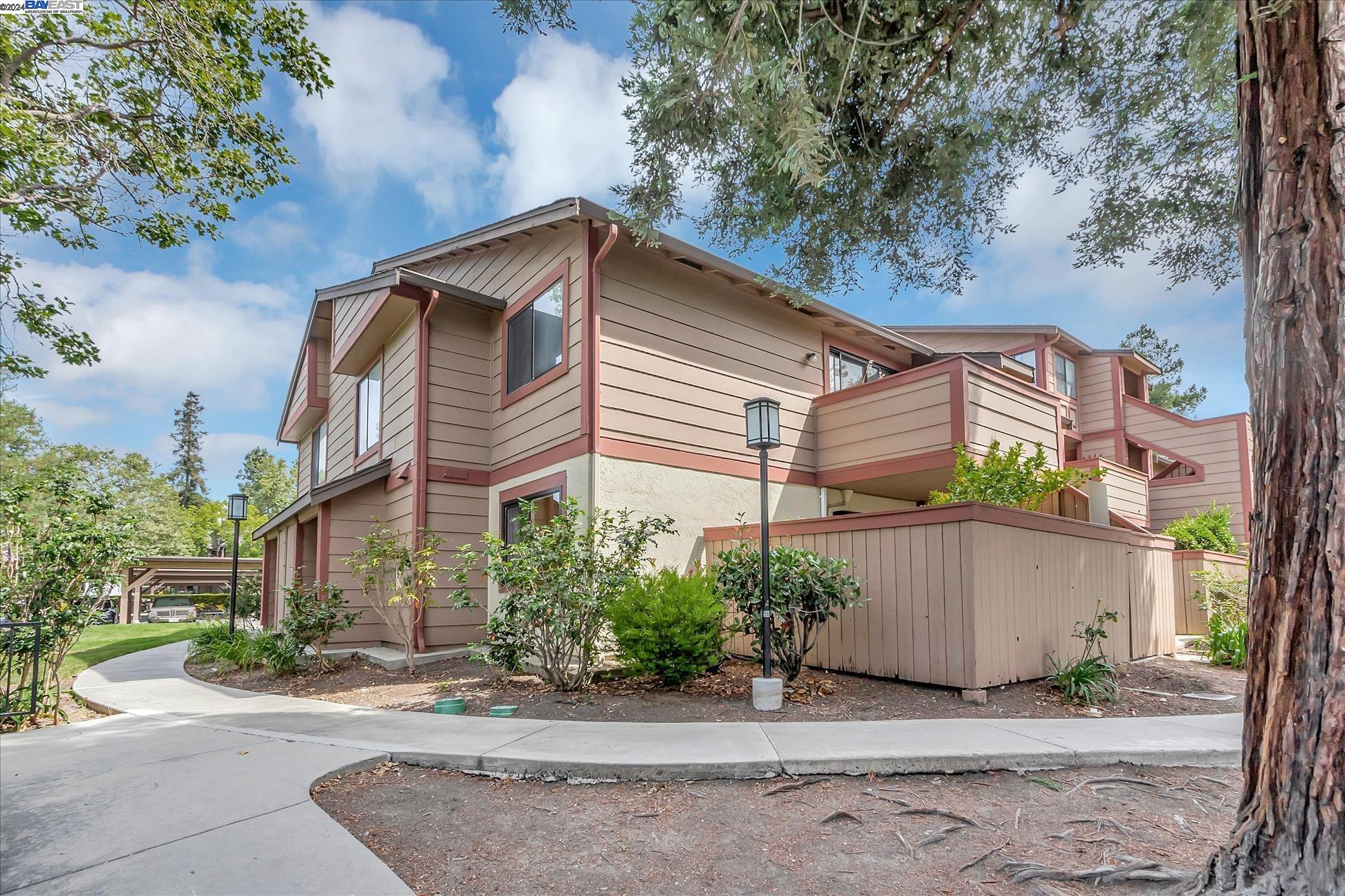 209 E Warren Cmn