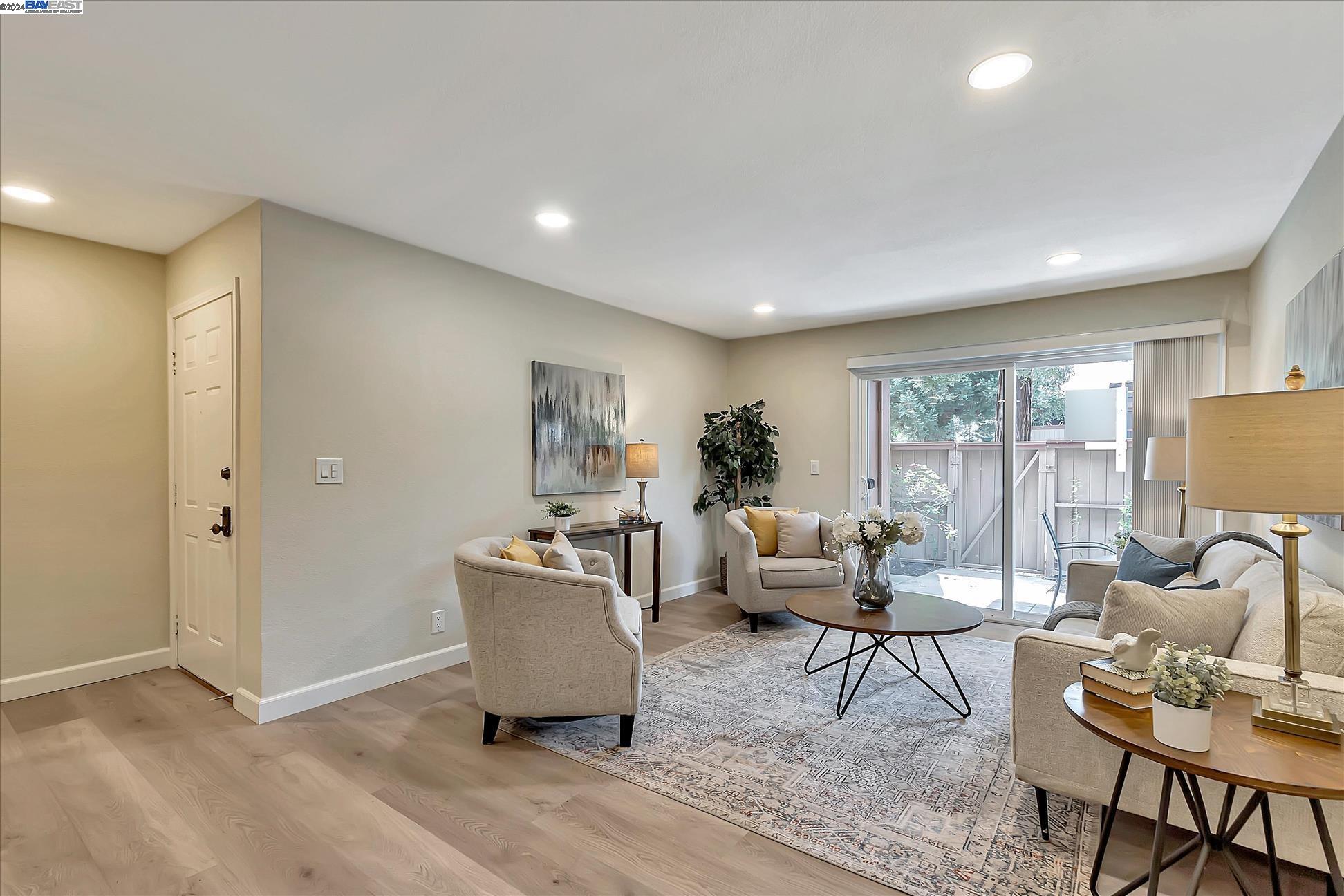 209 E Warren Cmn