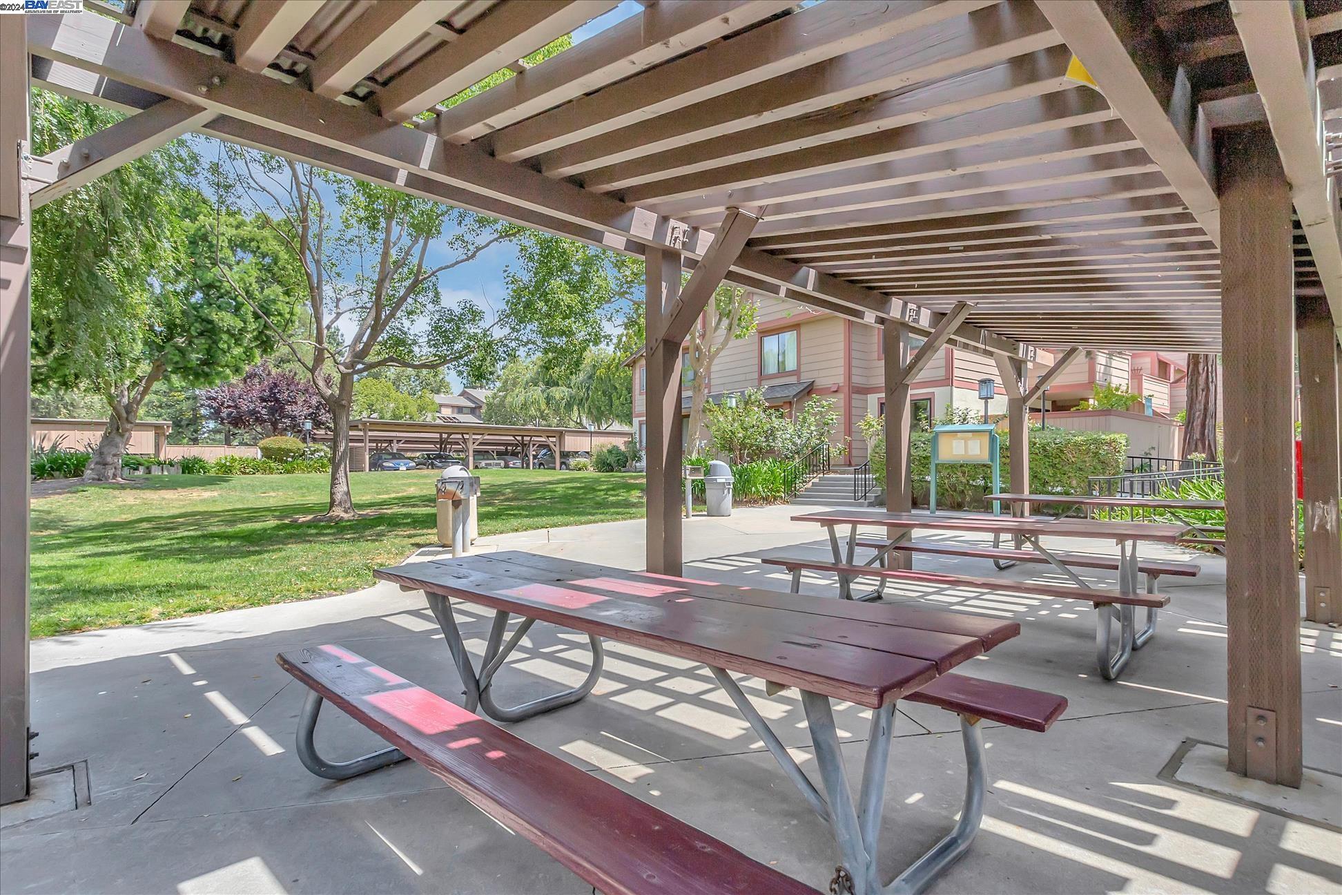 209 E Warren Cmn