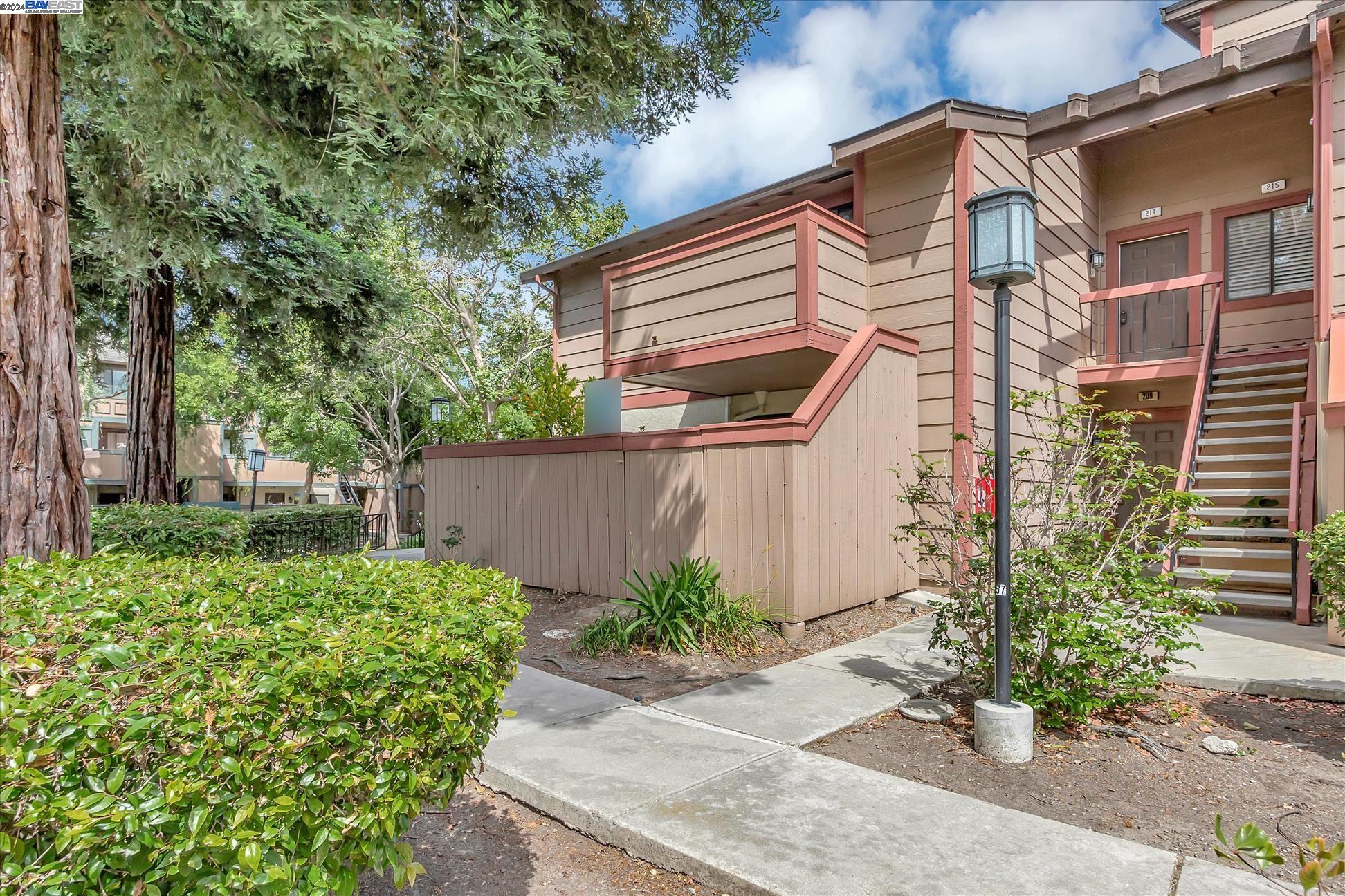 209 E Warren Cmn