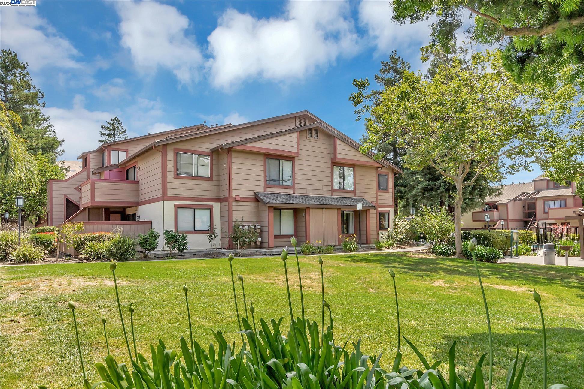 209 E Warren Cmn