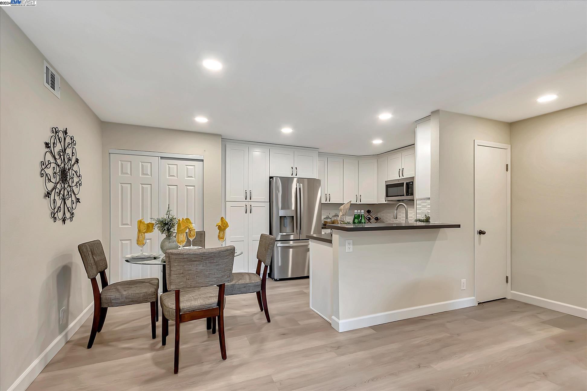209 E Warren Cmn