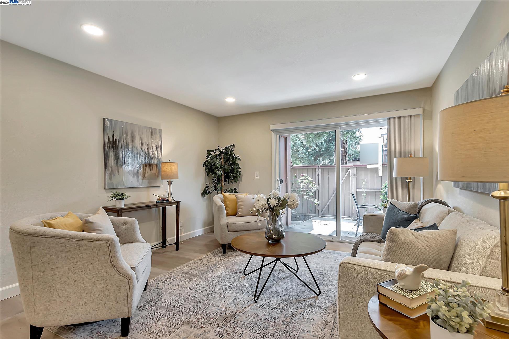 209 E Warren Cmn