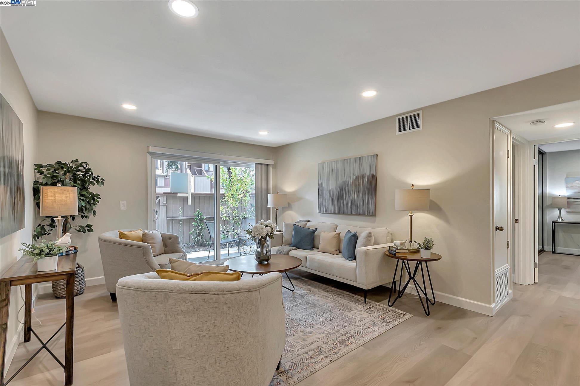 209 E Warren Cmn