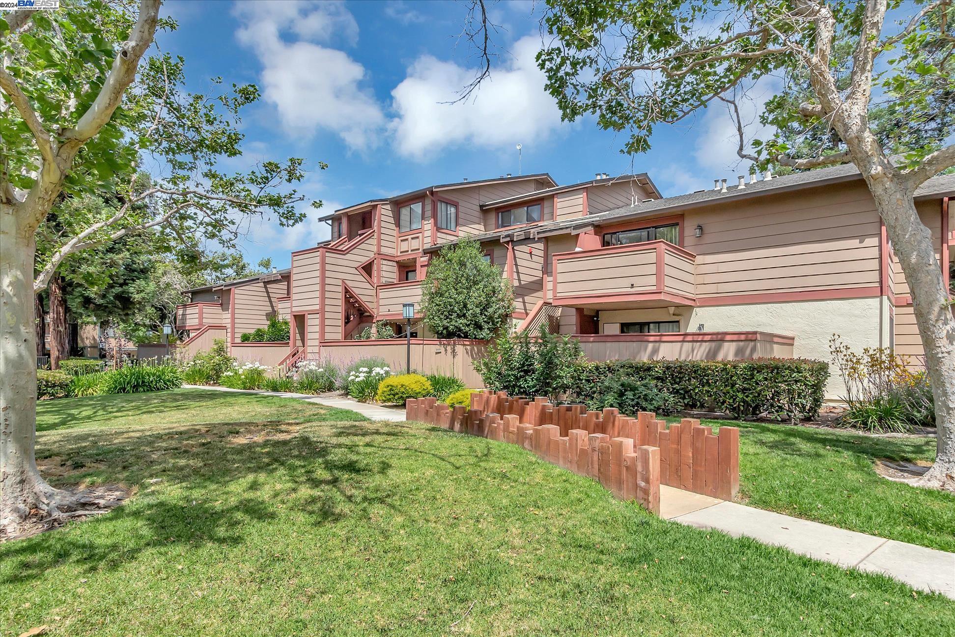 209 E Warren Cmn
