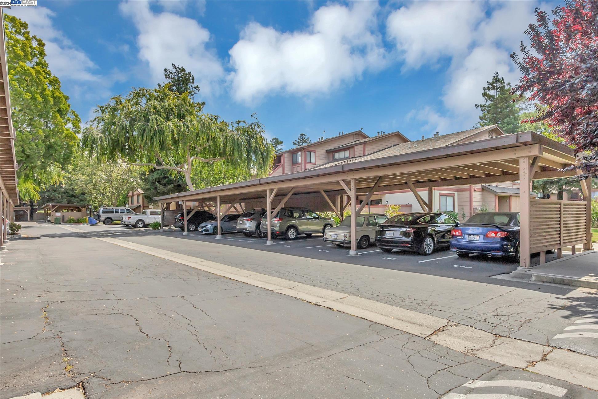 209 E Warren Cmn