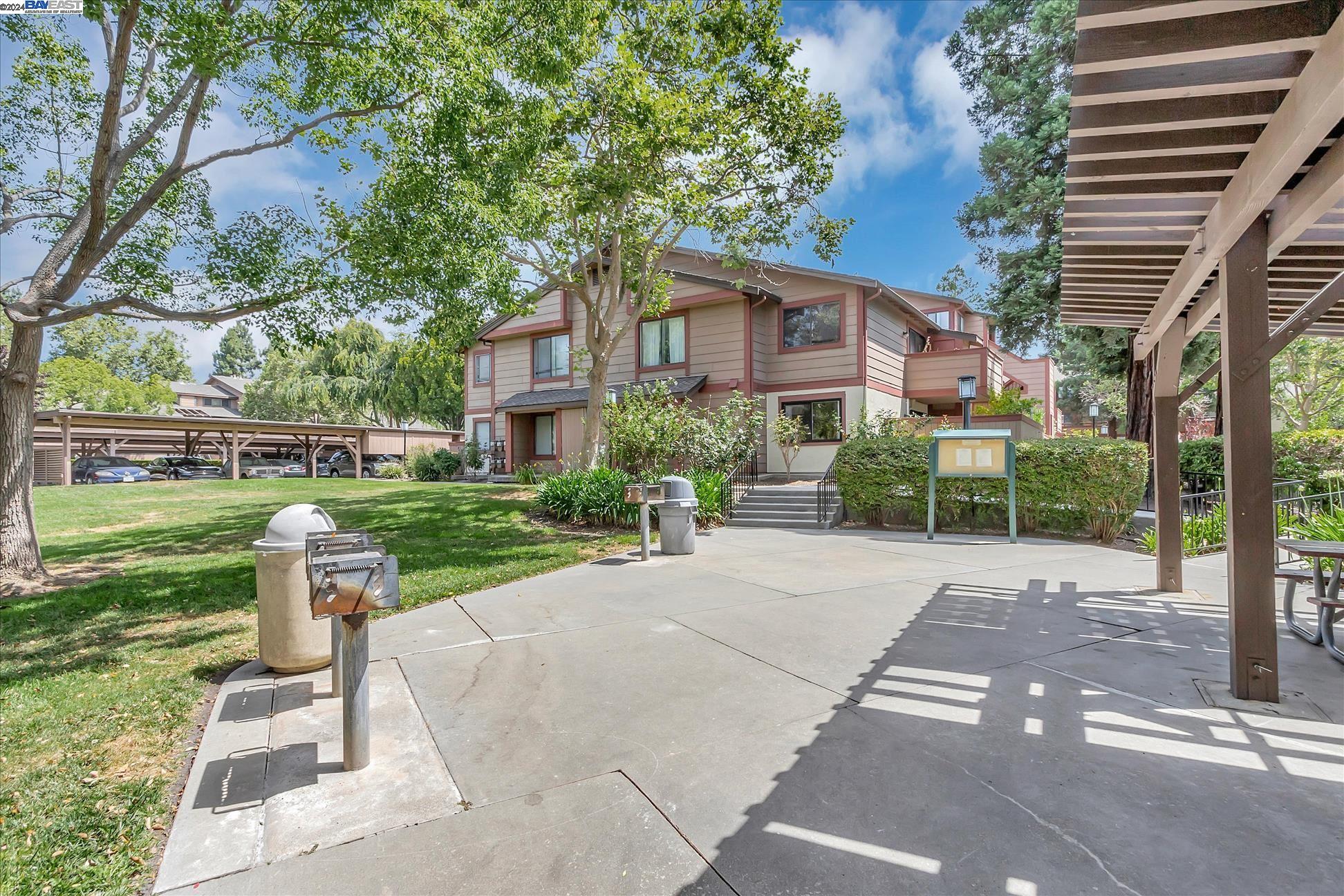 209 E Warren Cmn