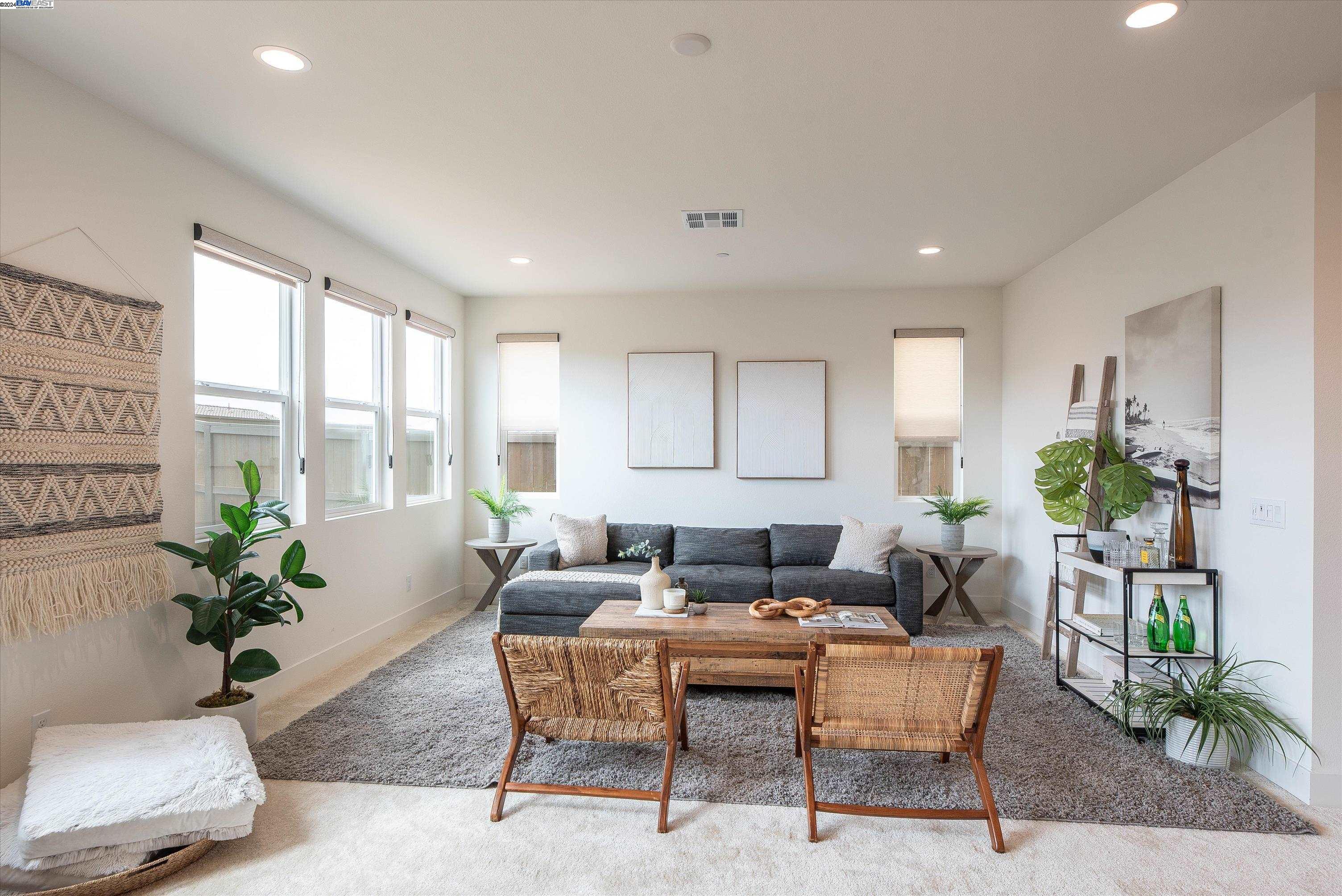 2388 Paseo Archer