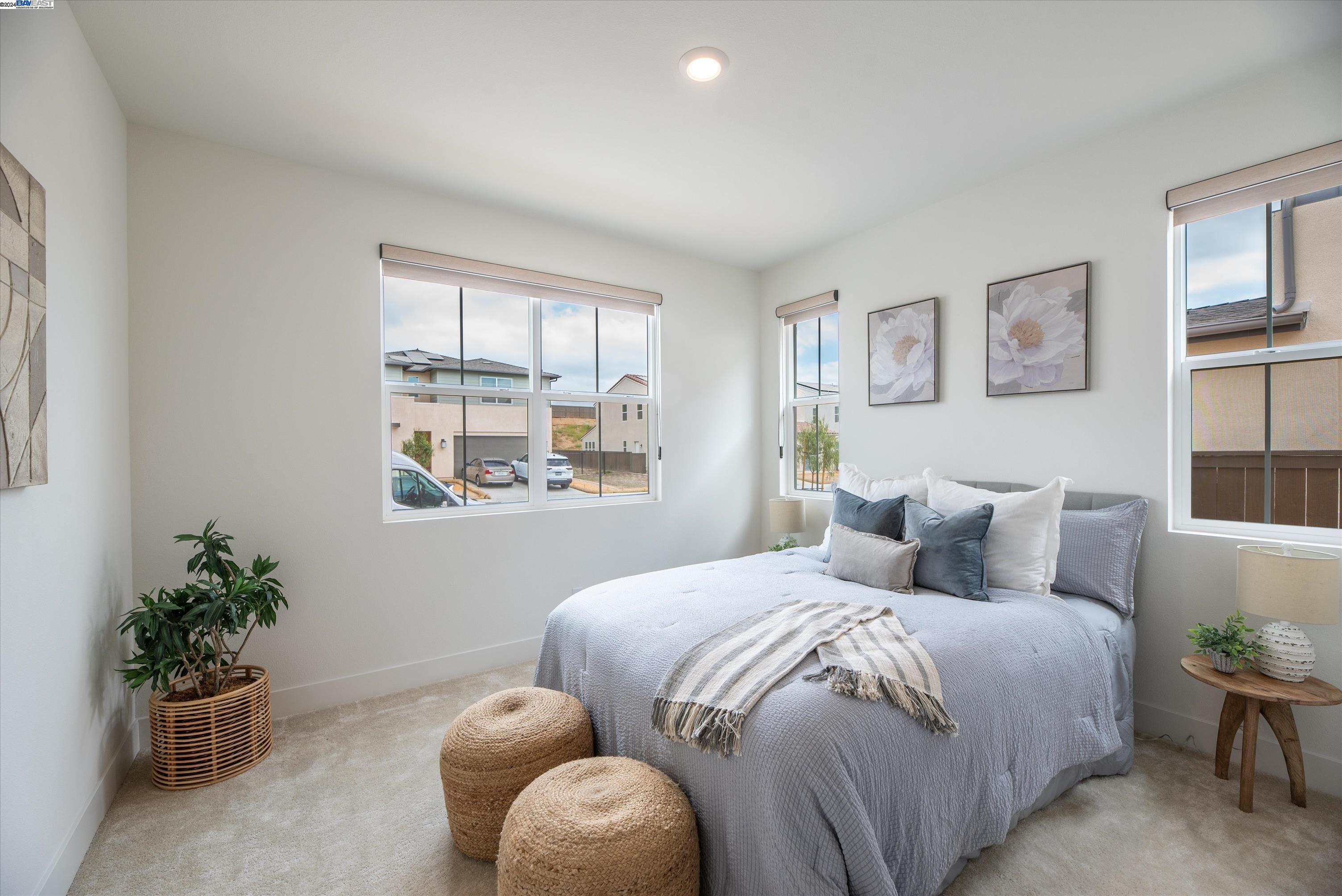 2388 Paseo Archer