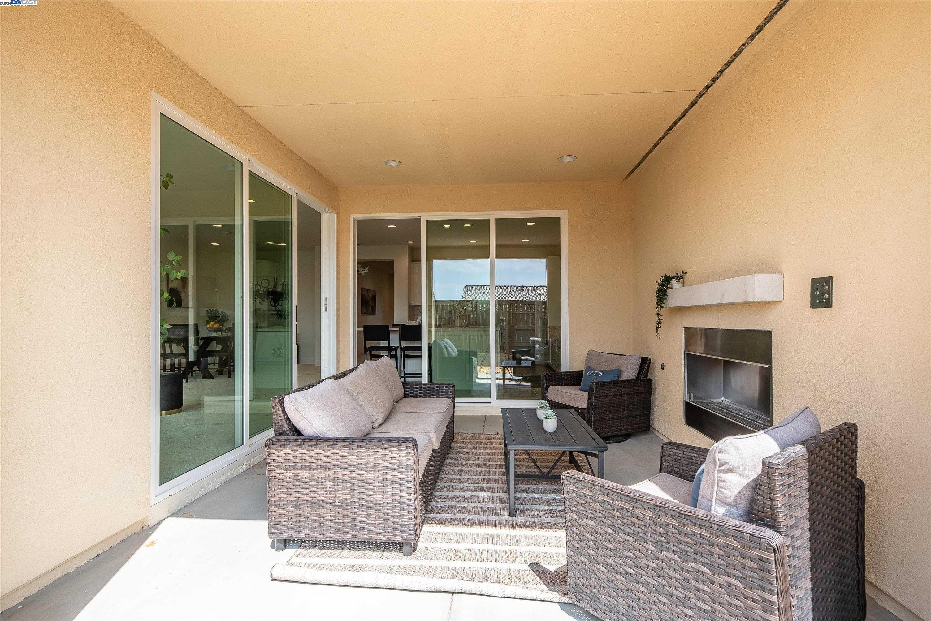 2388 Paseo Archer