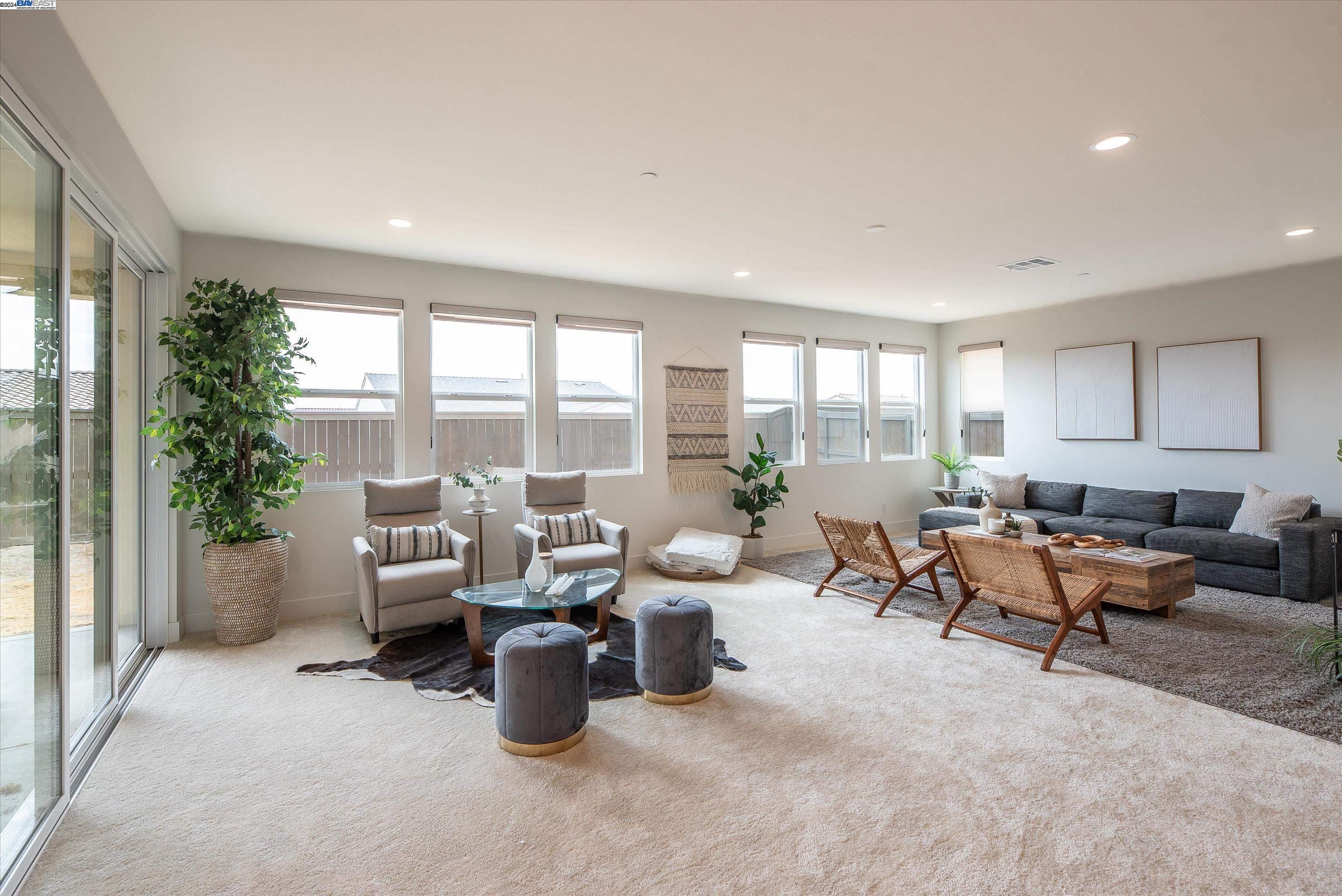 2388 Paseo Archer