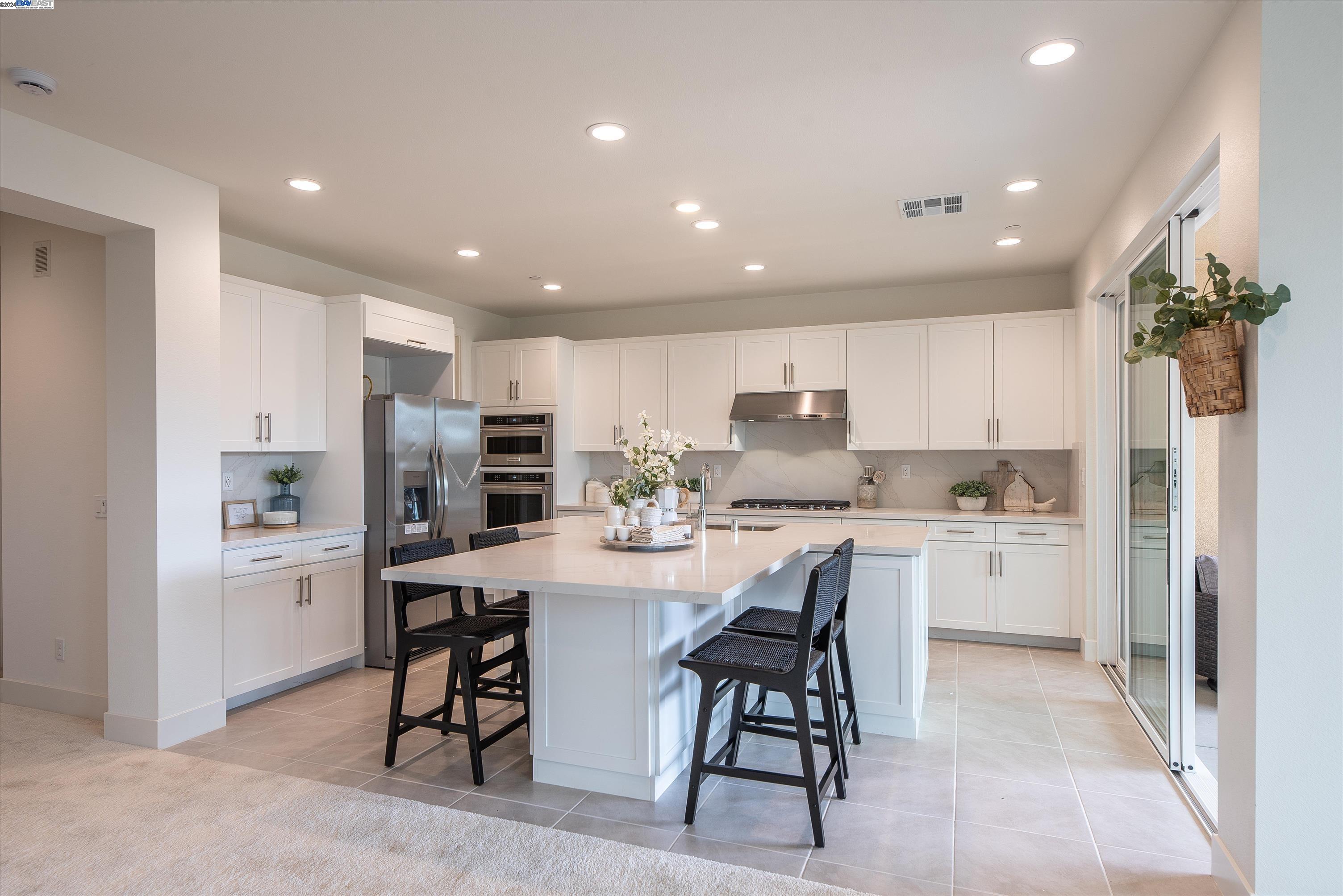 2388 Paseo Archer