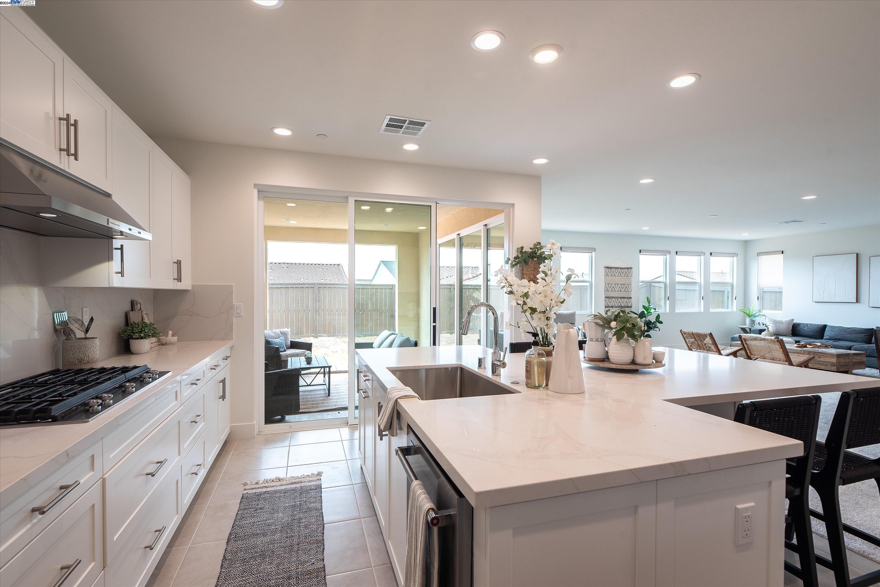 2388 Paseo Archer