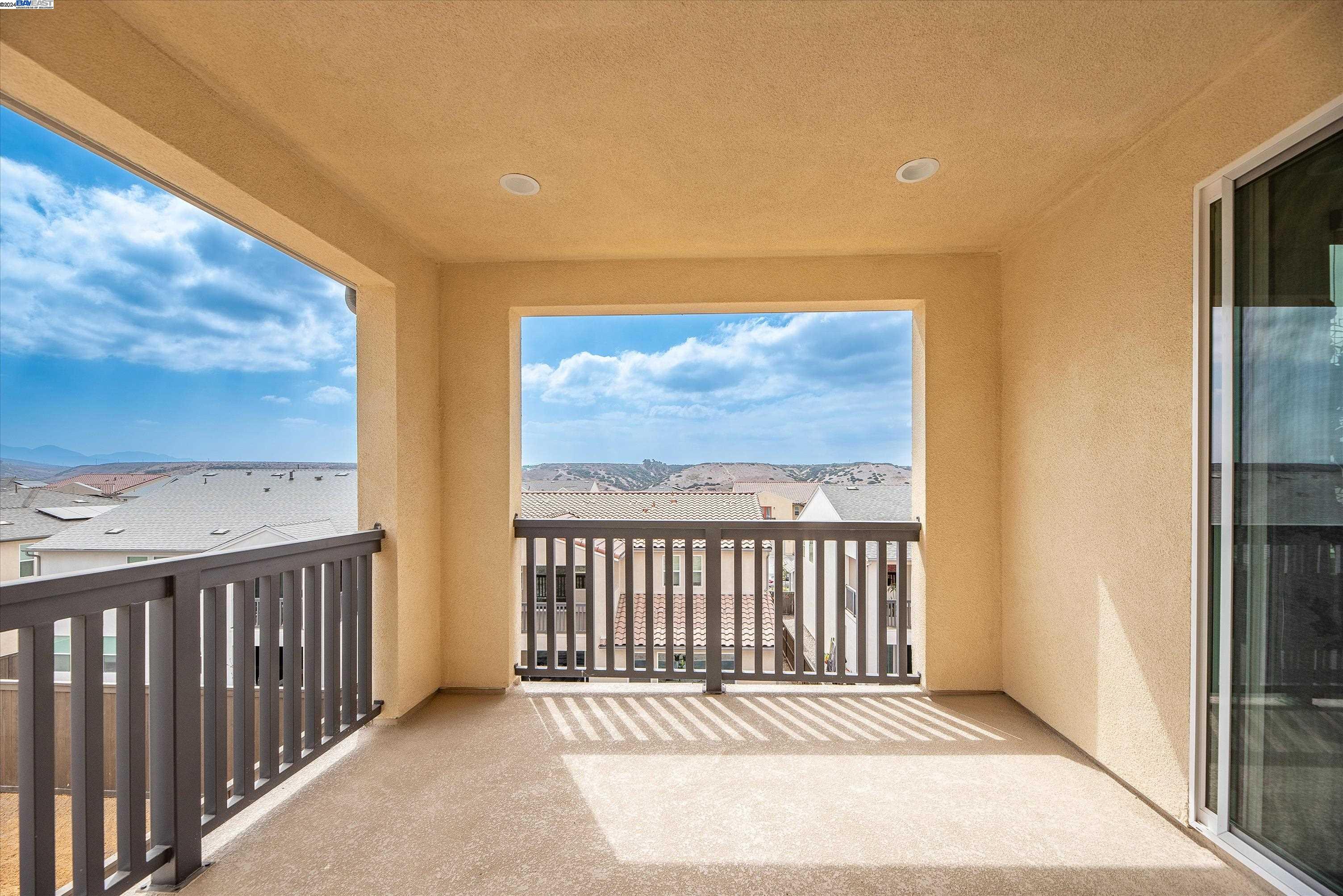 2388 Paseo Archer
