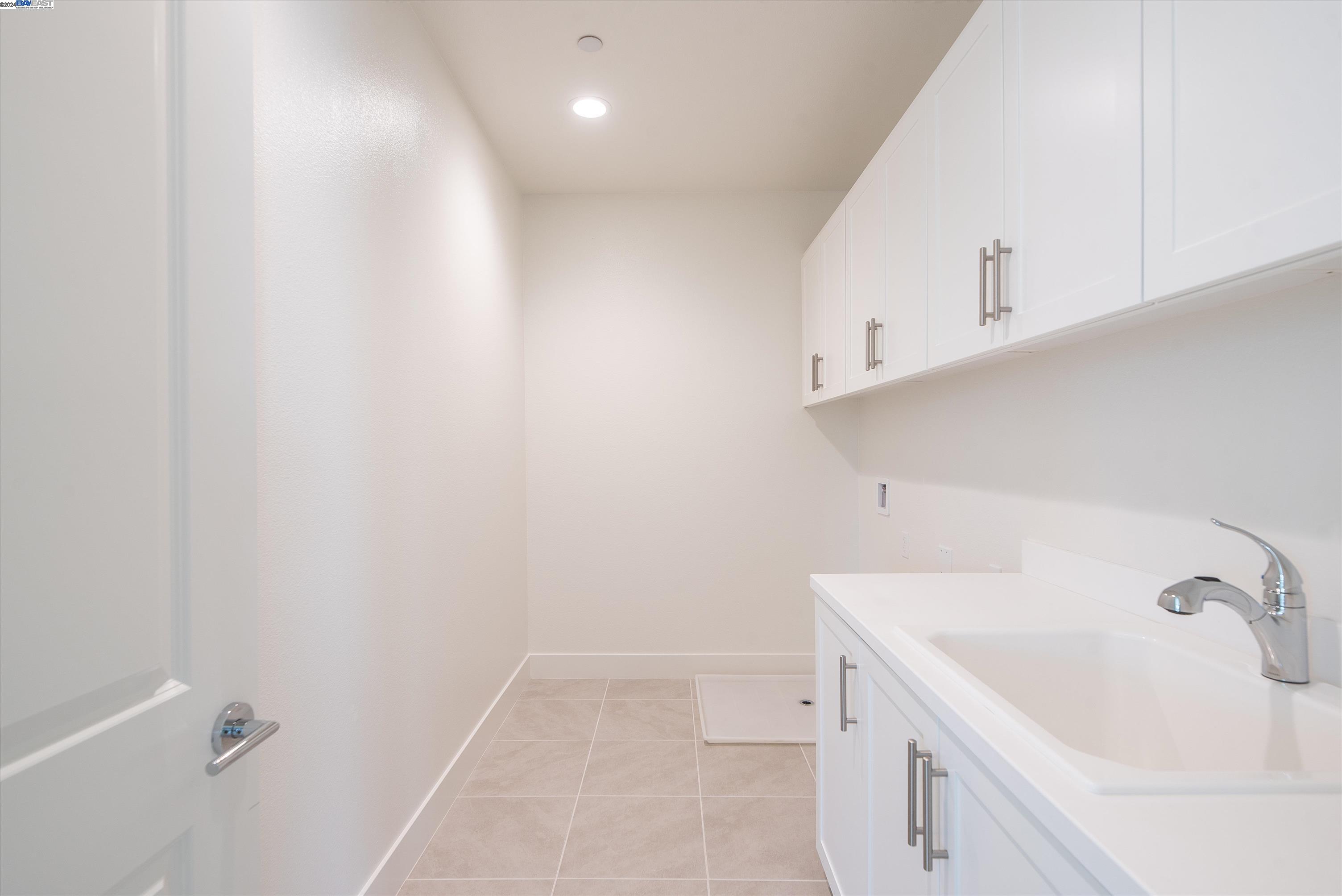 2388 Paseo Archer