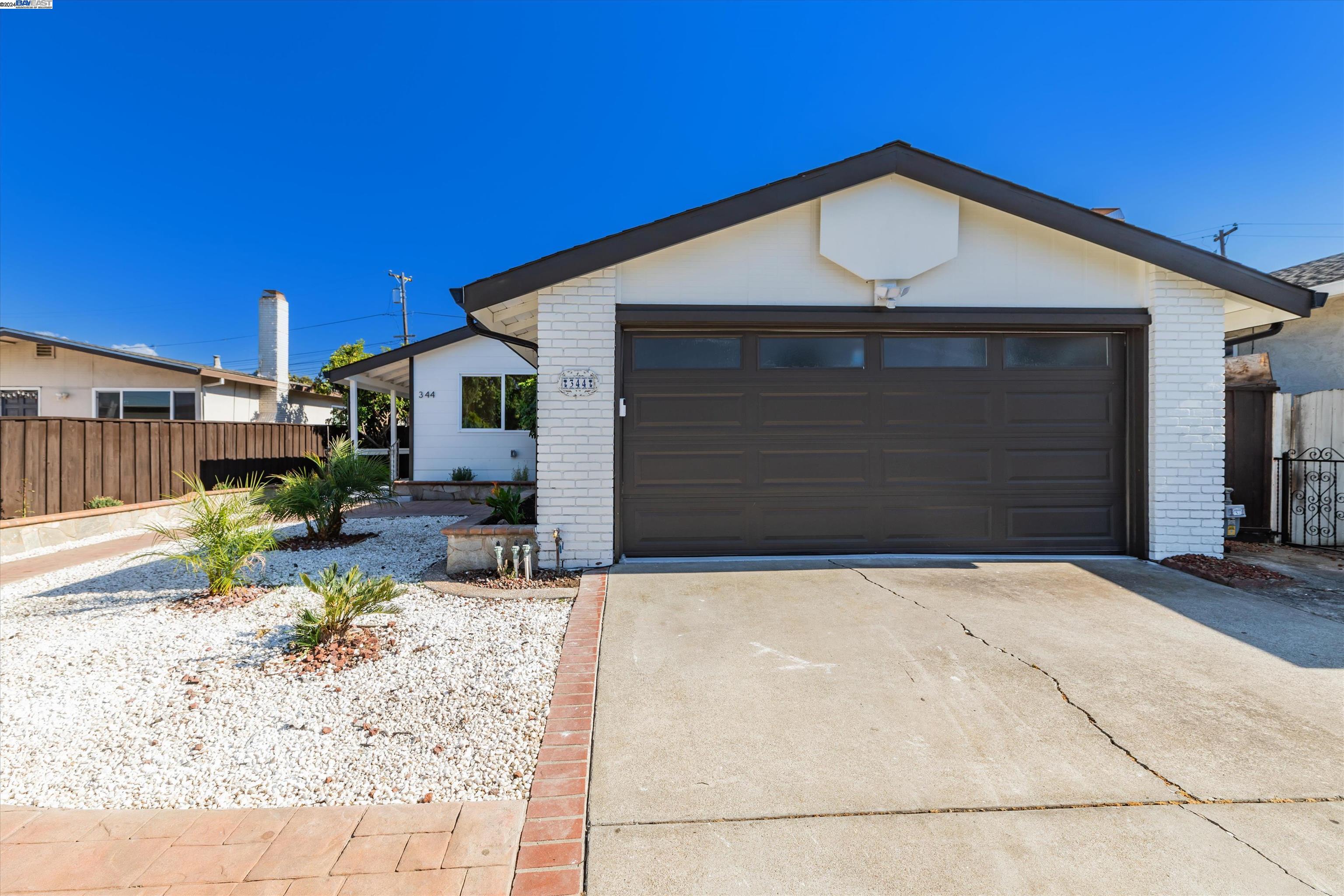 344 Silvertip Ct