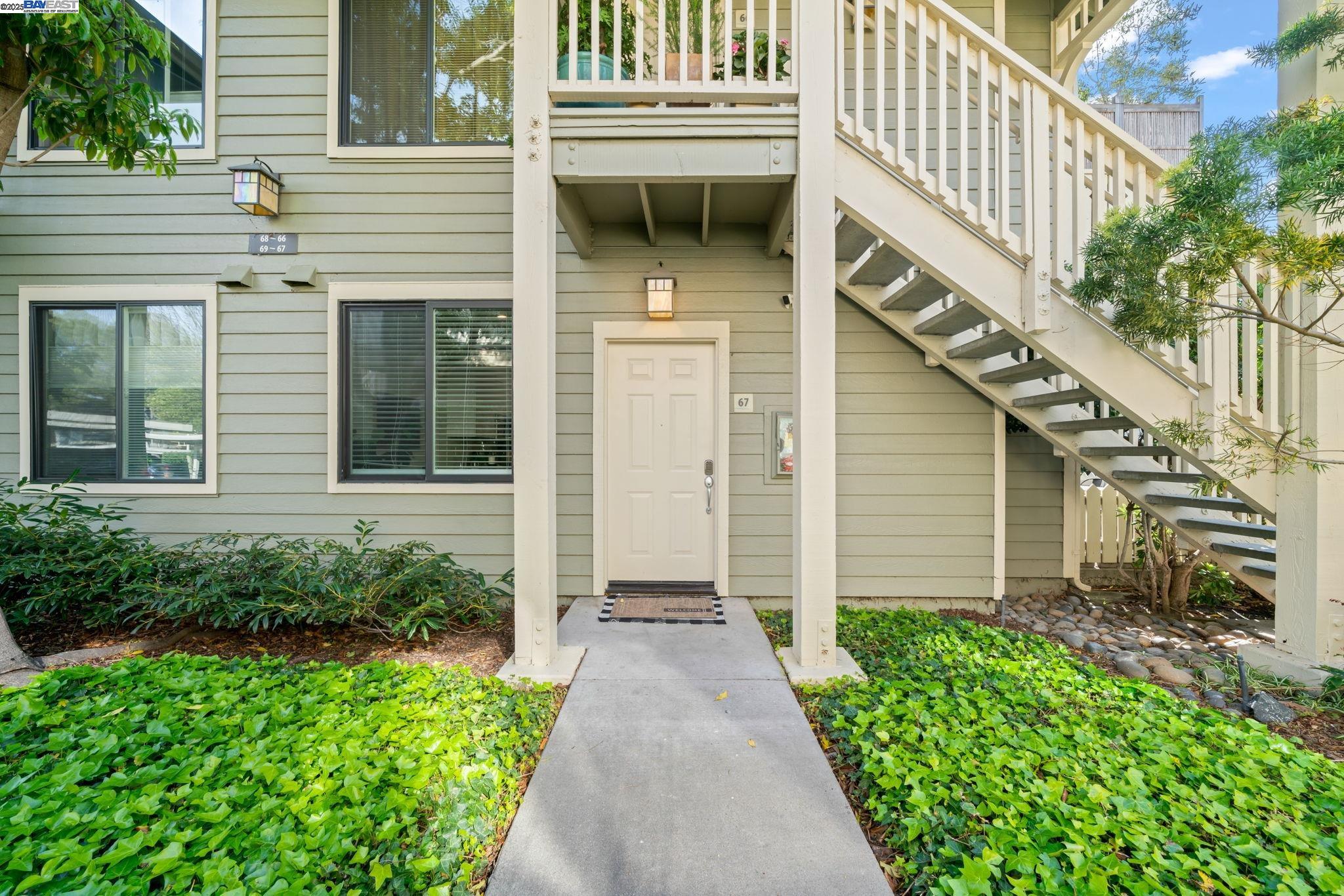 67 Lakeshore Ct