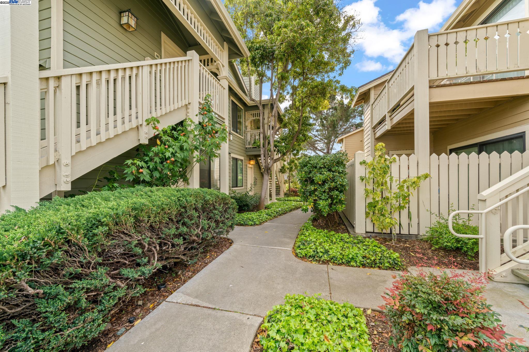 67 Lakeshore Ct
