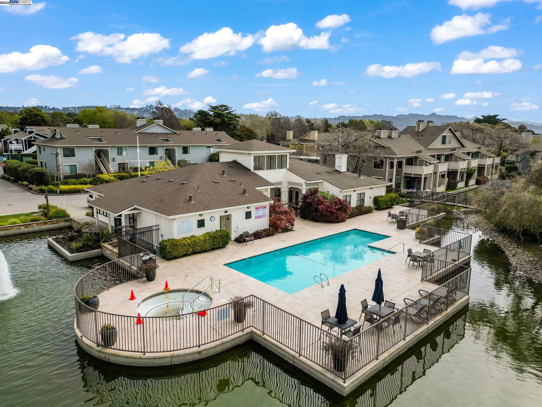 67 Lakeshore Ct