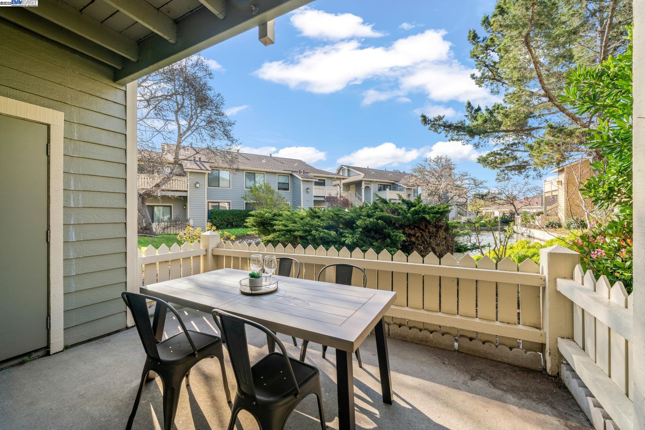 67 Lakeshore Ct