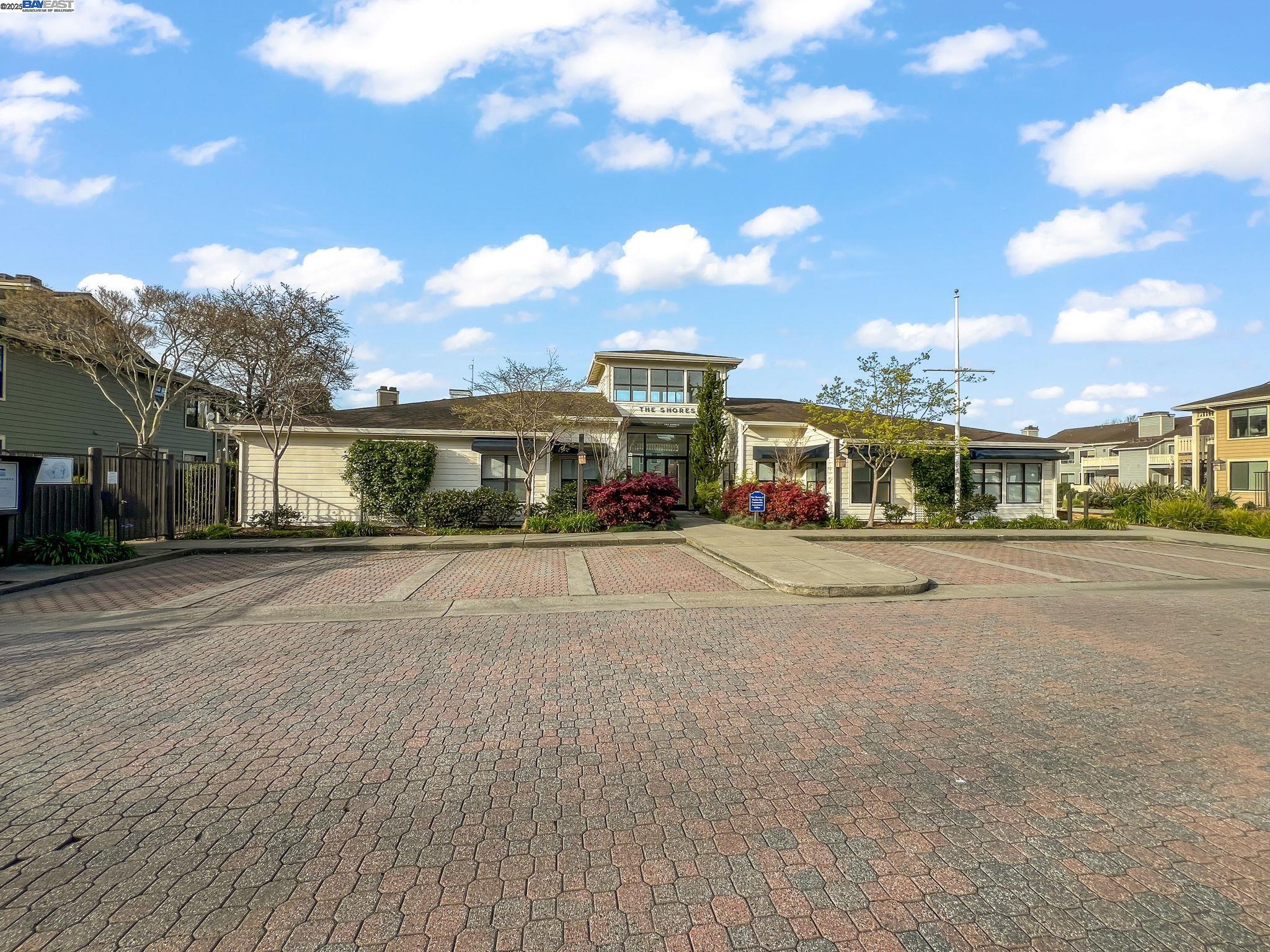 67 Lakeshore Ct
