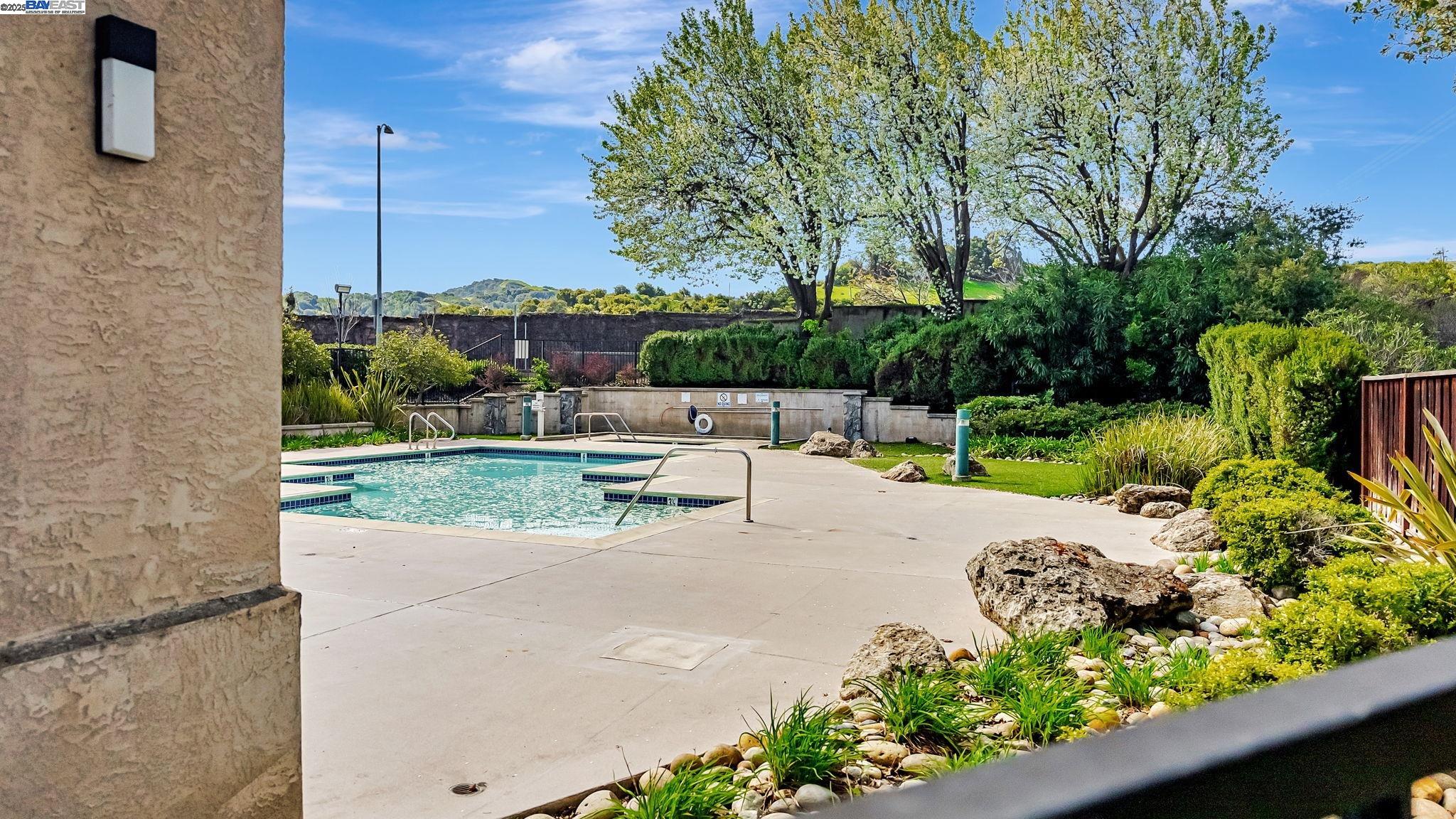 10890 Glengarry Ln