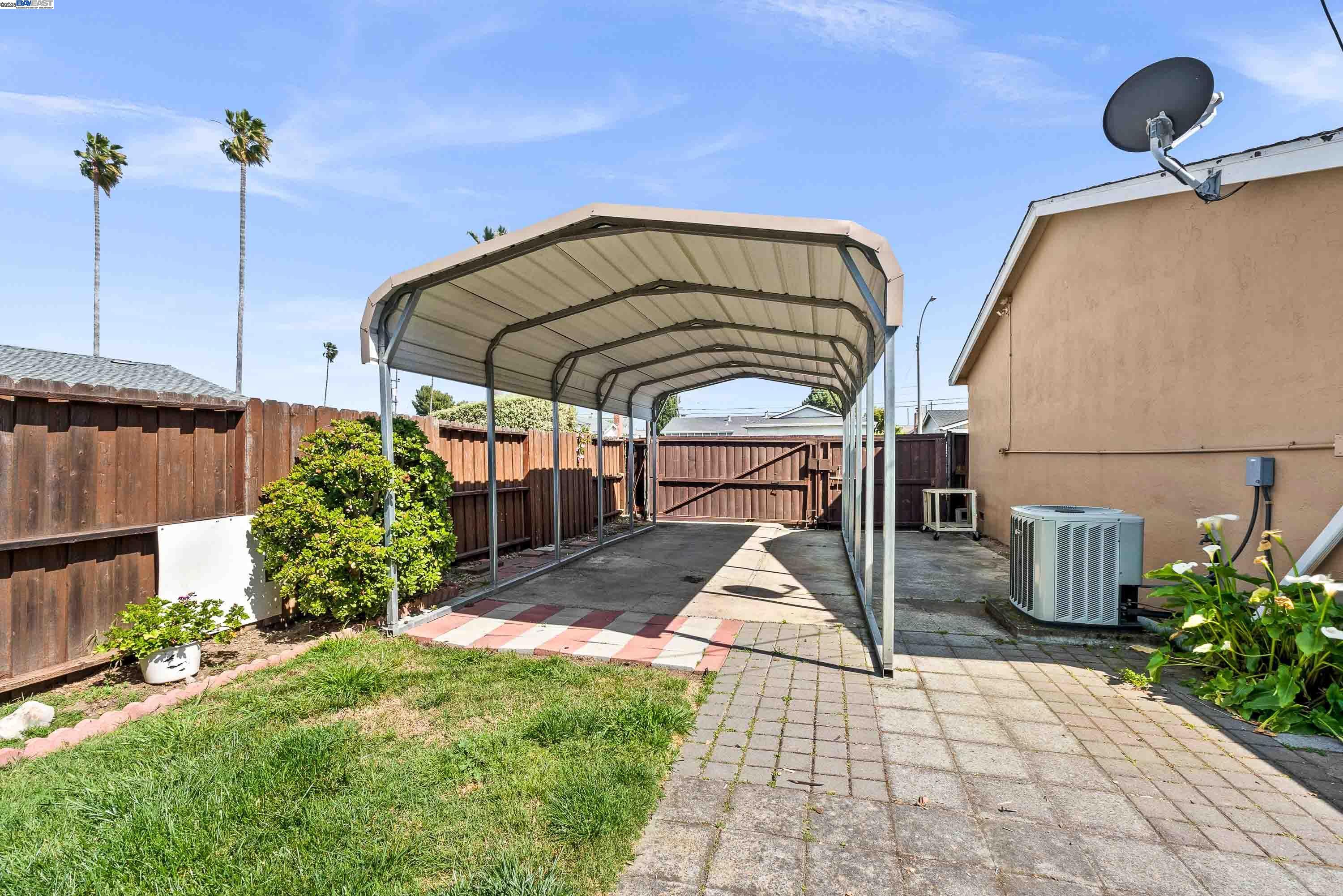 39672 Royal Palm Dr