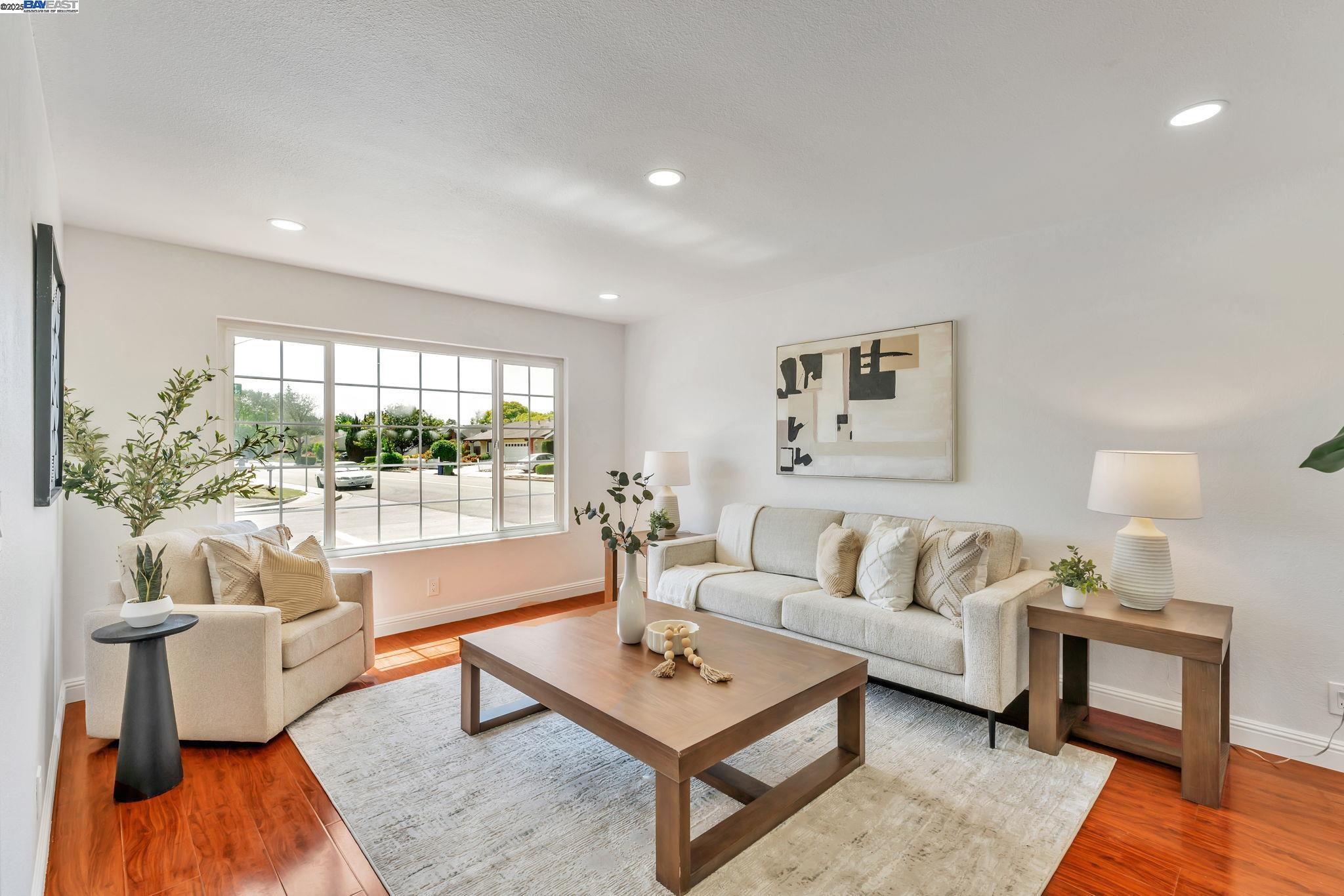 4073 Becerra Dr