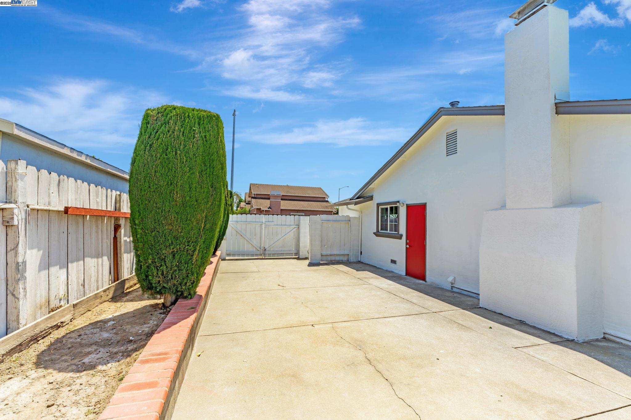 4073 Becerra Dr