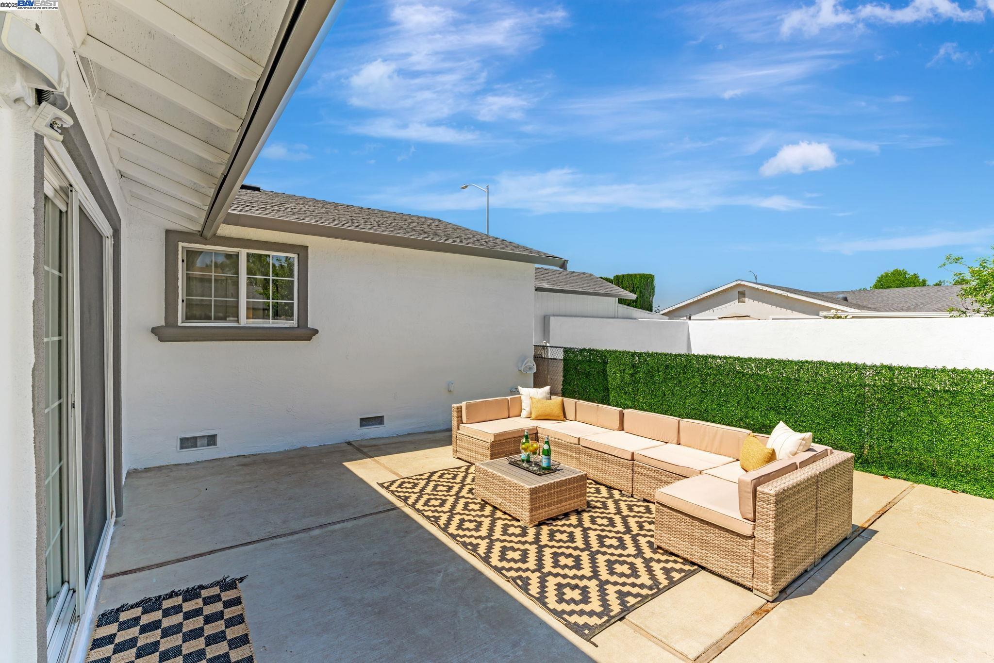4073 Becerra Dr